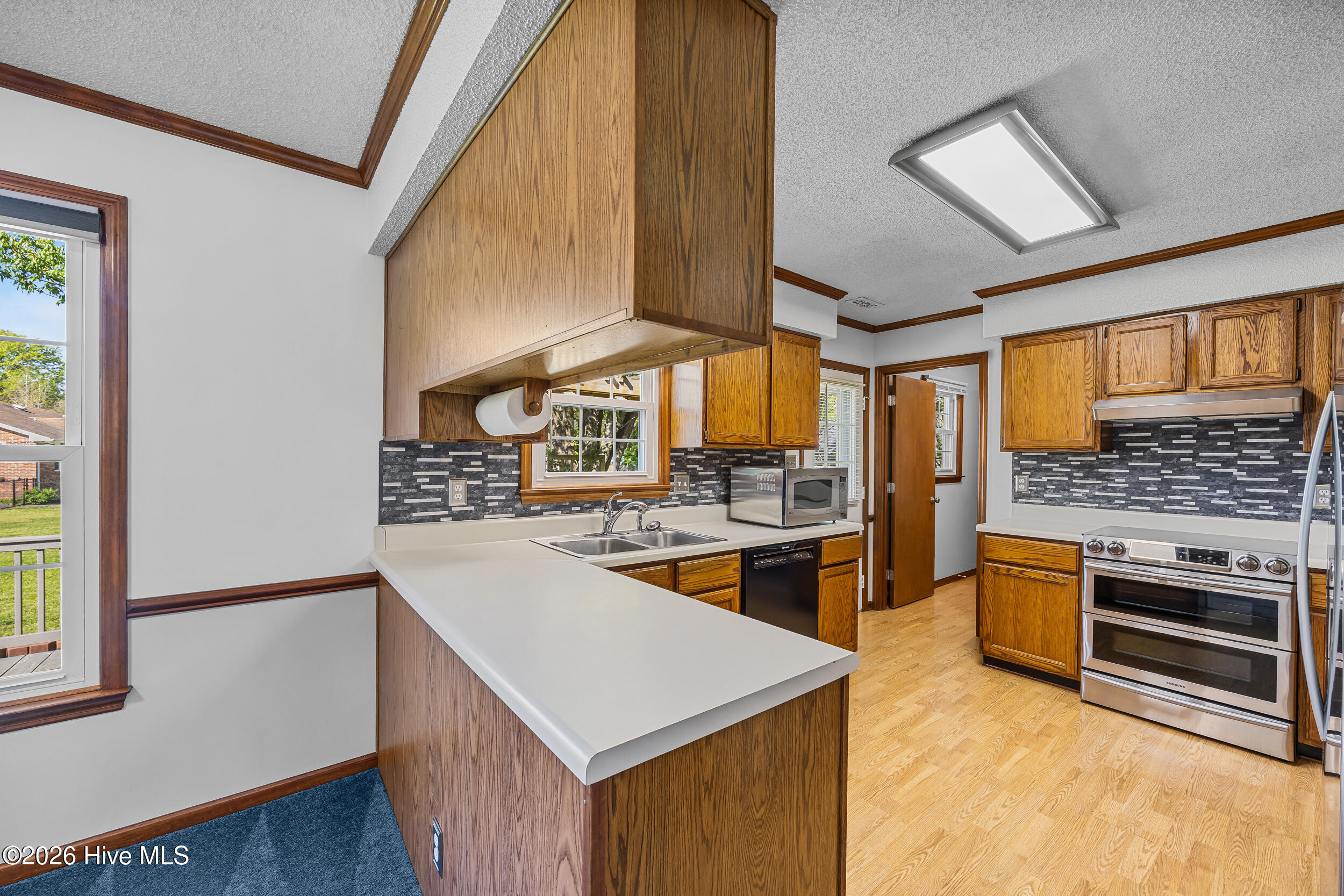 100565895 | Photo 23