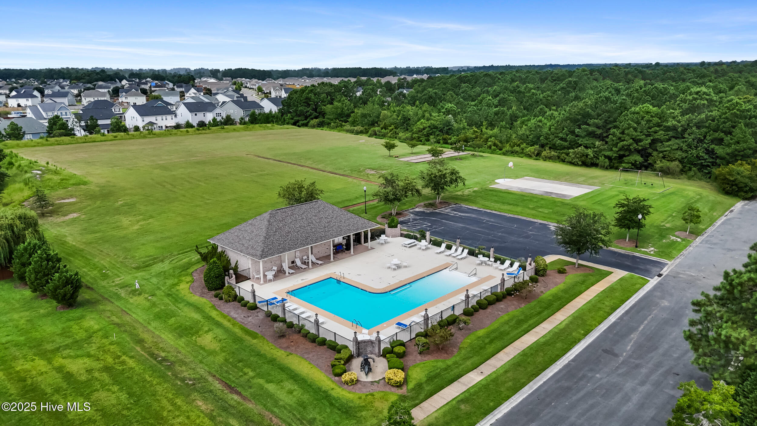 100536932 | Photo 23