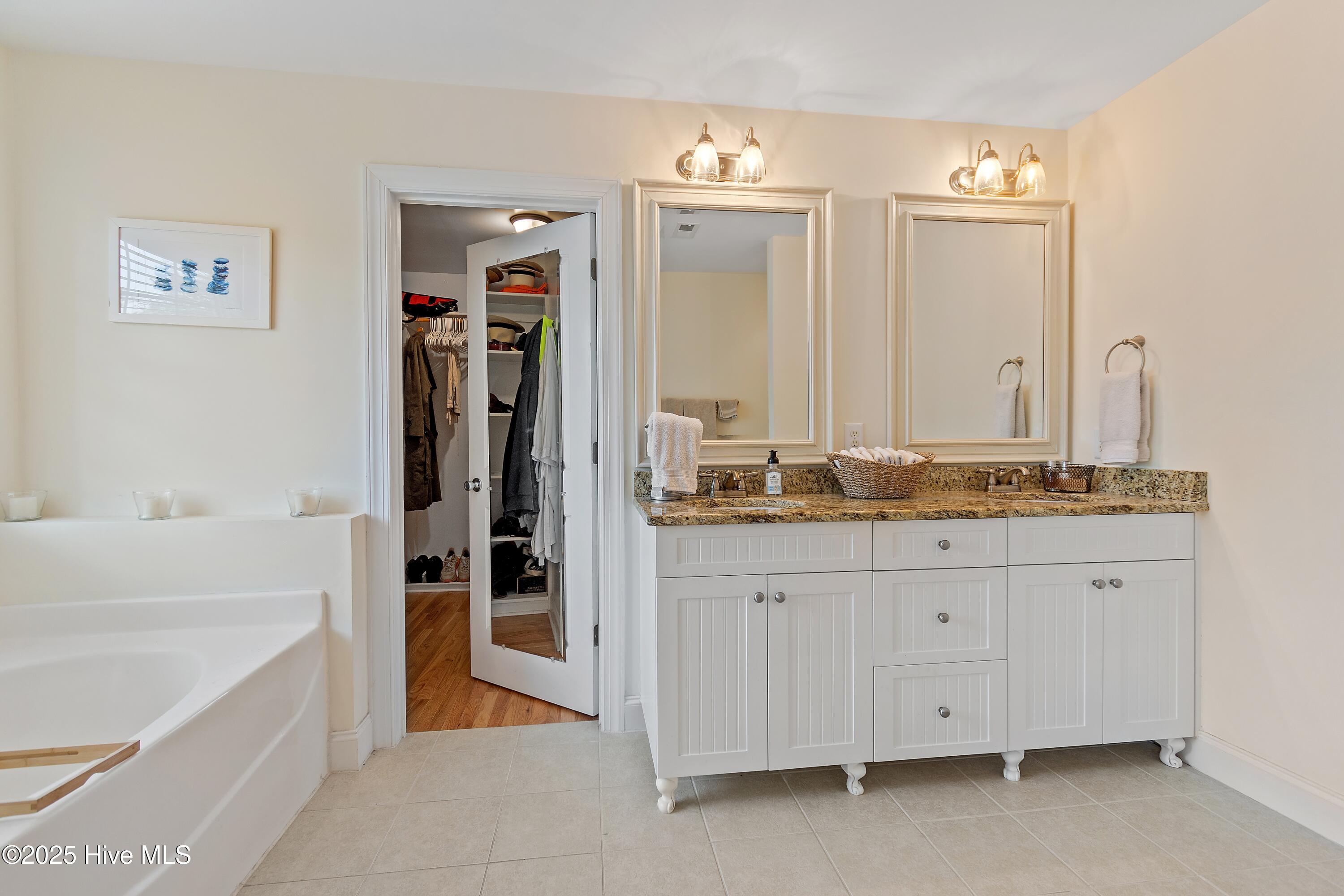 100520830 | Photo 50