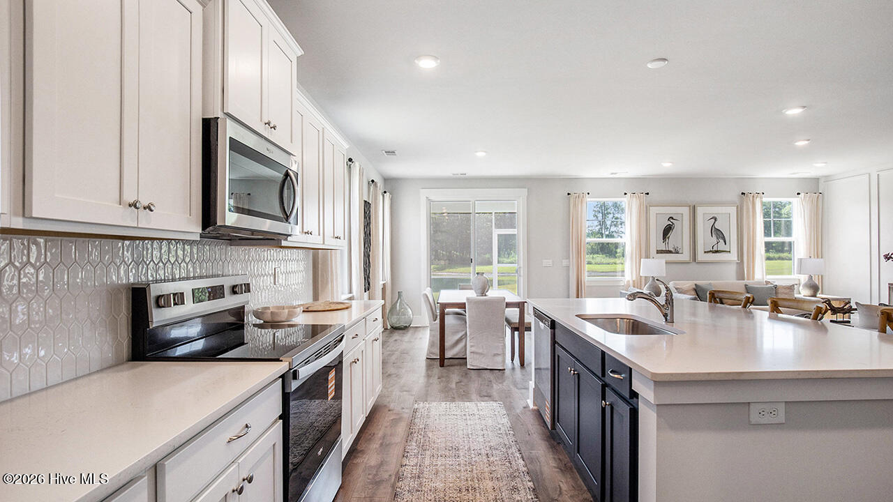 100567119 | Photo 13