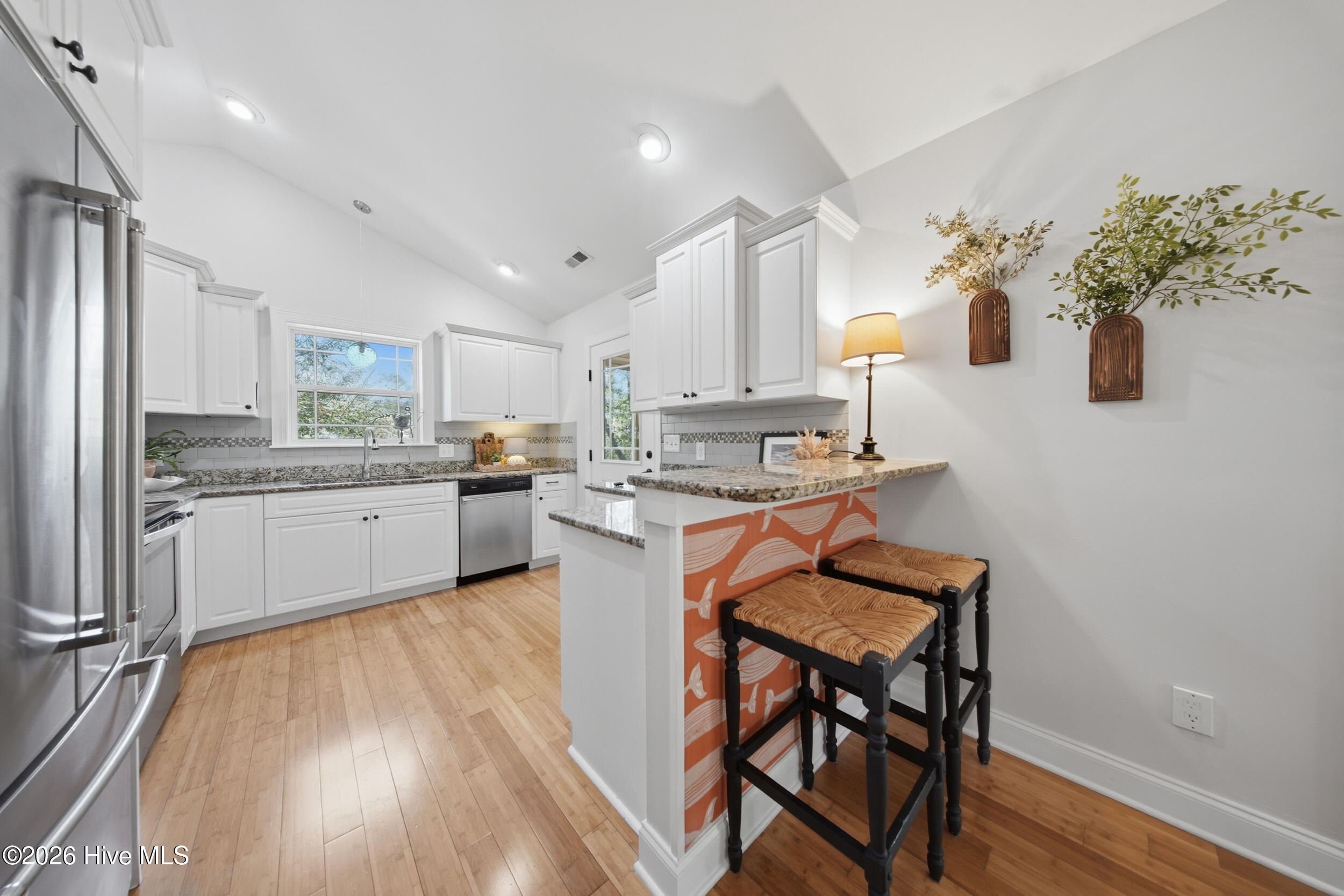 100561155 | Photo 37