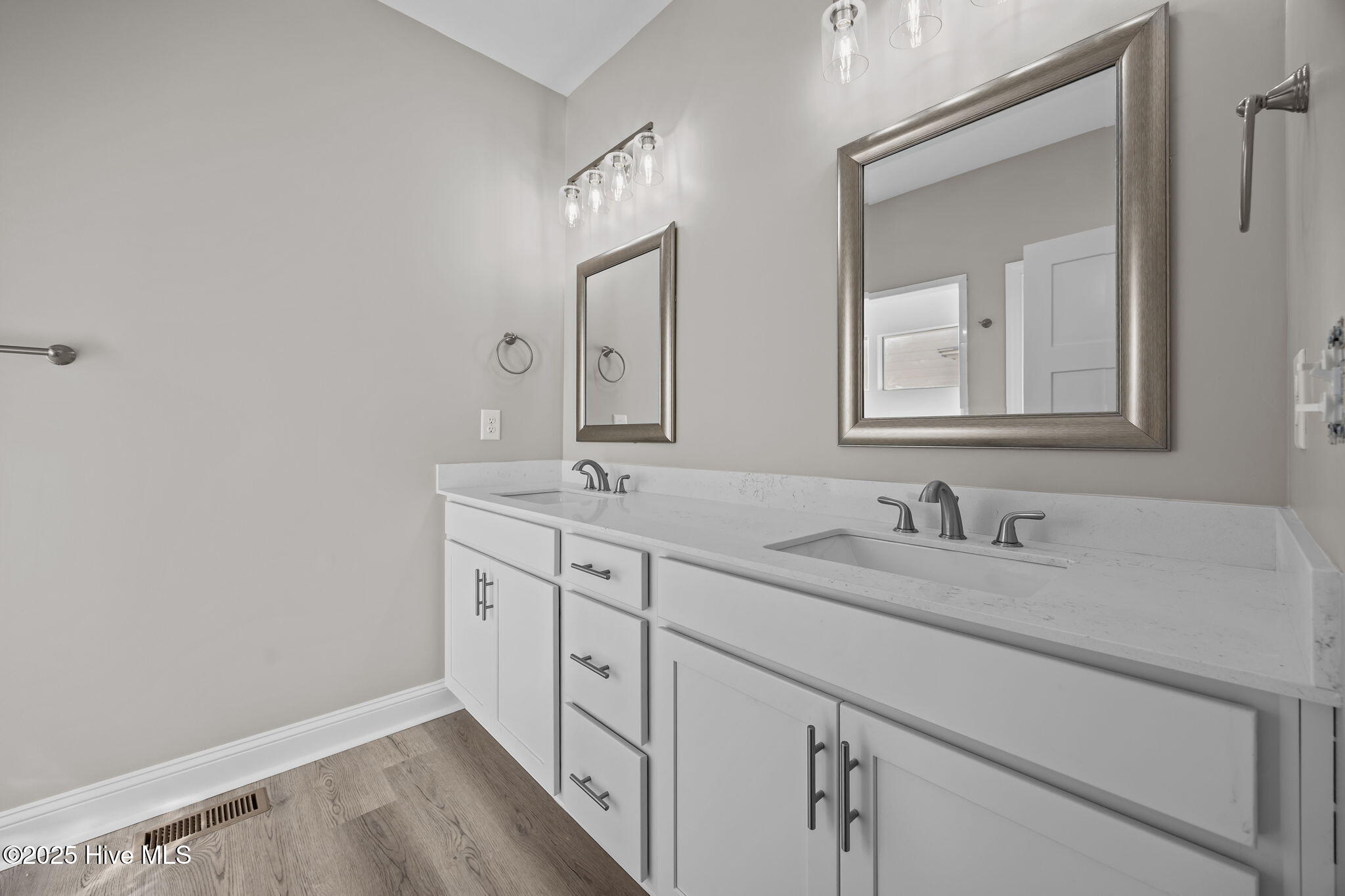 100545804 | Photo 18