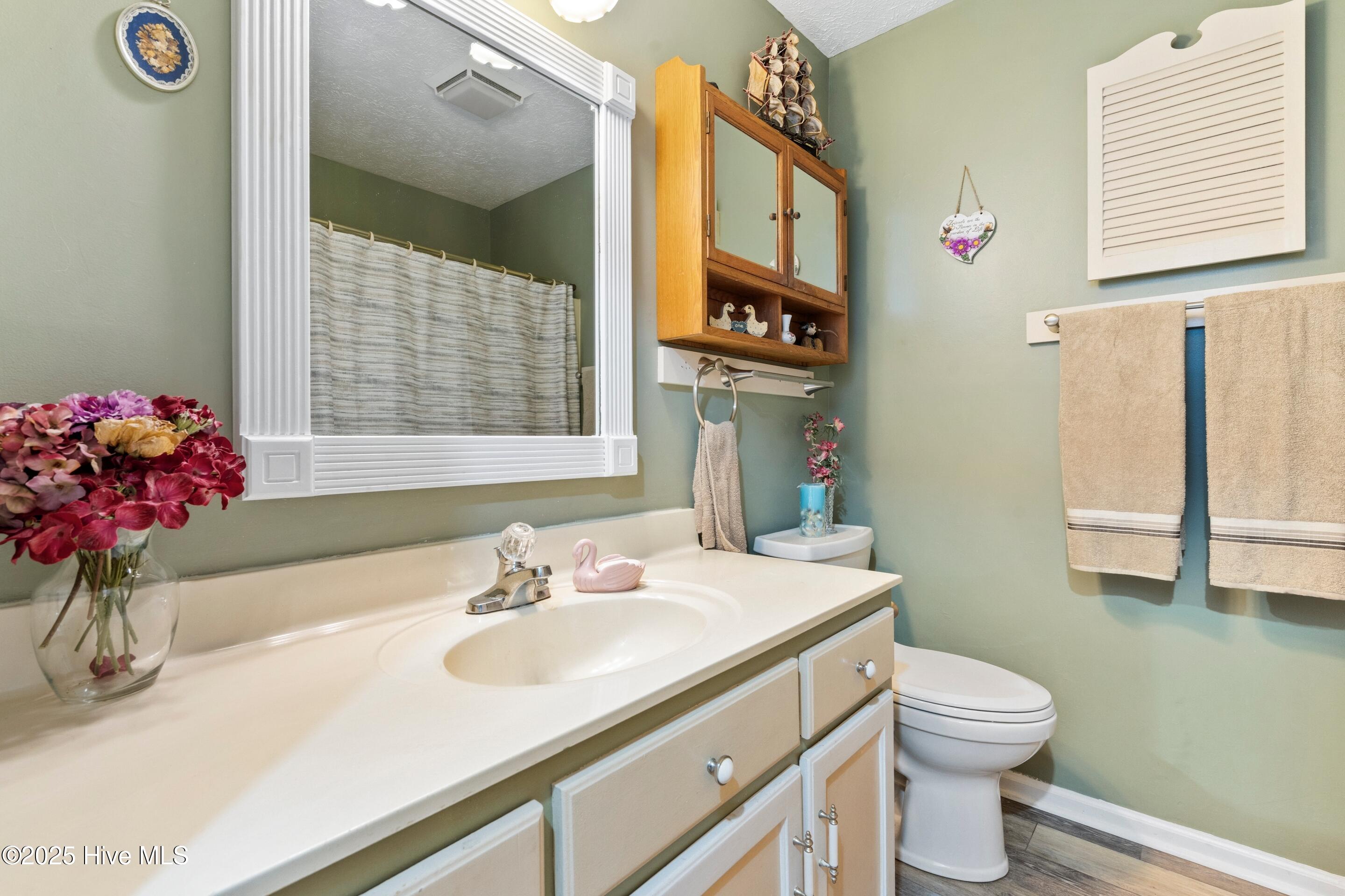 100560876 | Photo 26