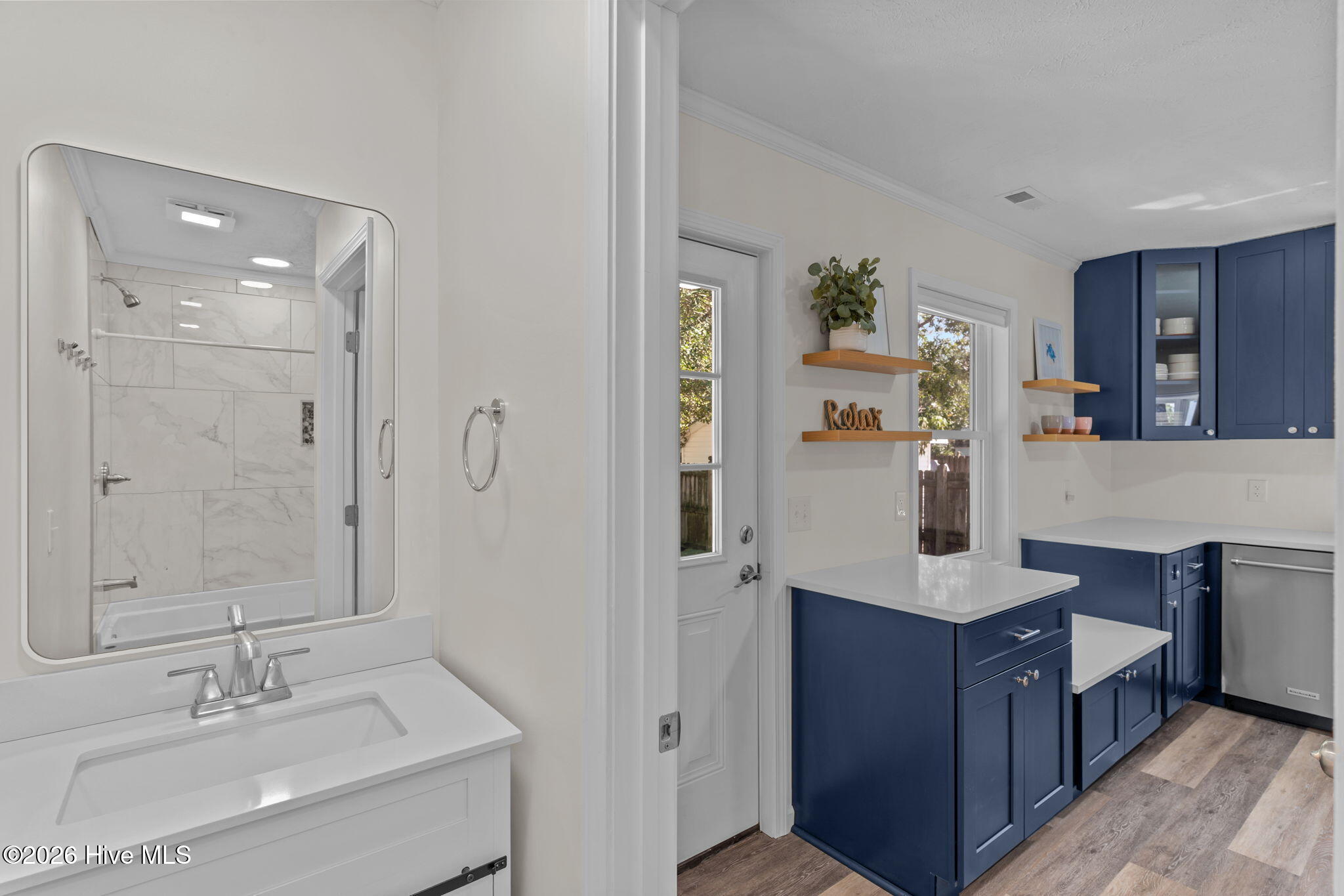 100563030 | Photo 33