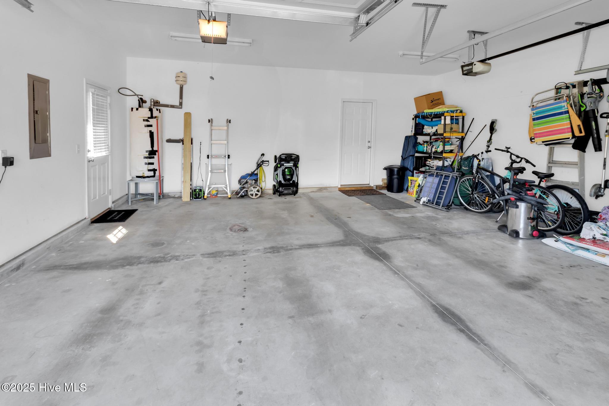 100532898 | Photo 38