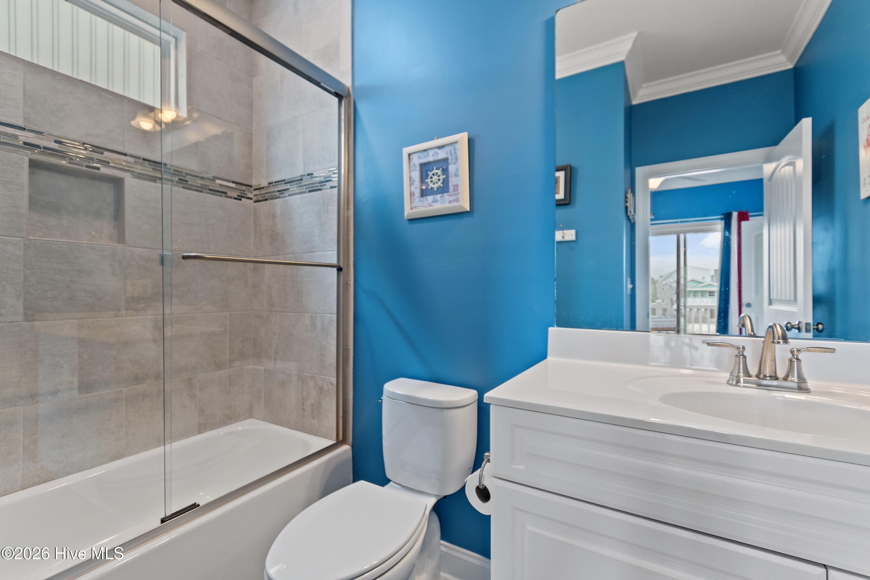 100555702 | Photo 30