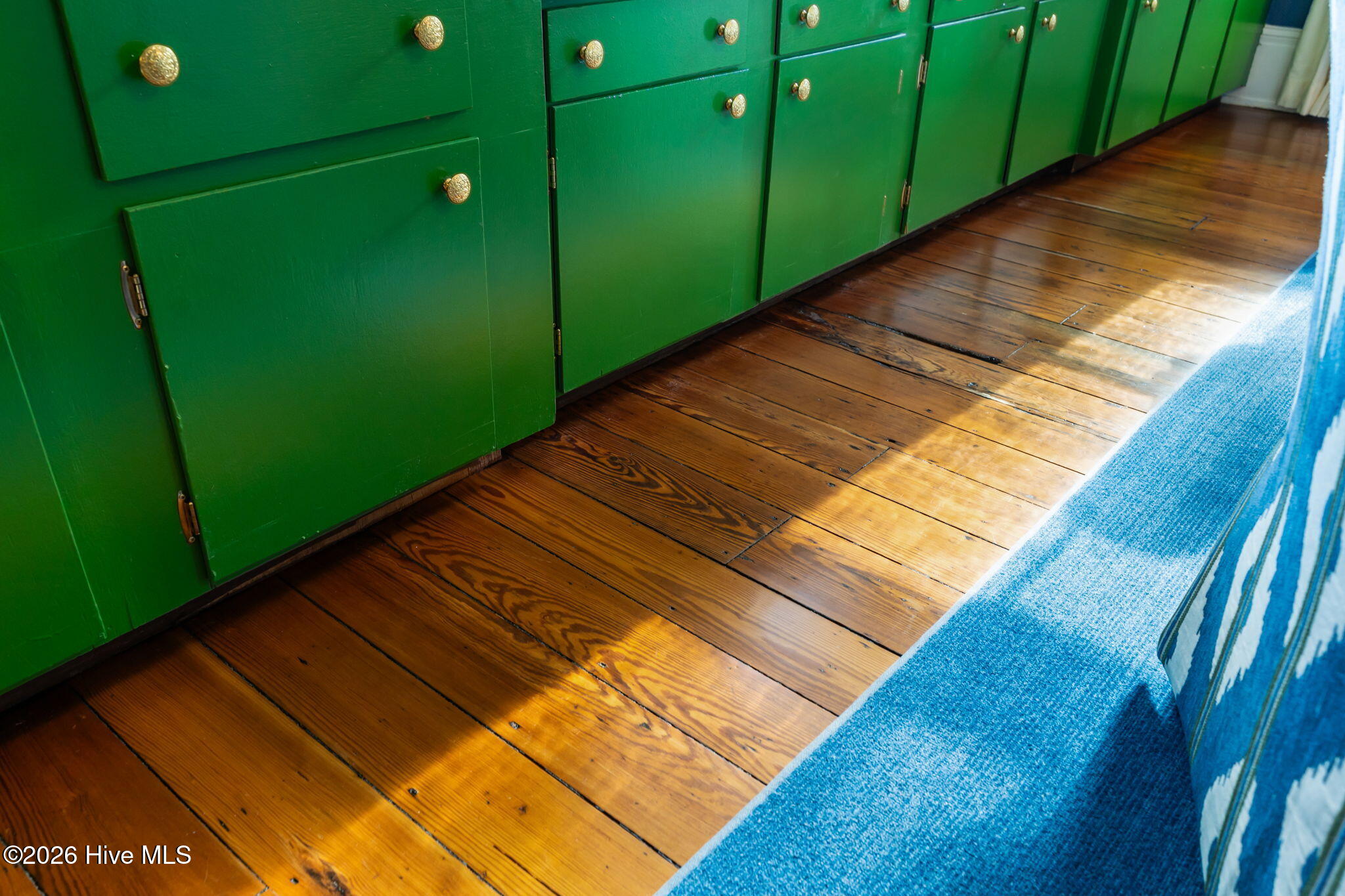 100562122 | Photo 21