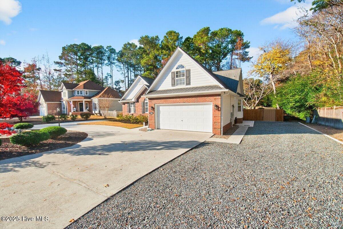 100545270 | Photo 33