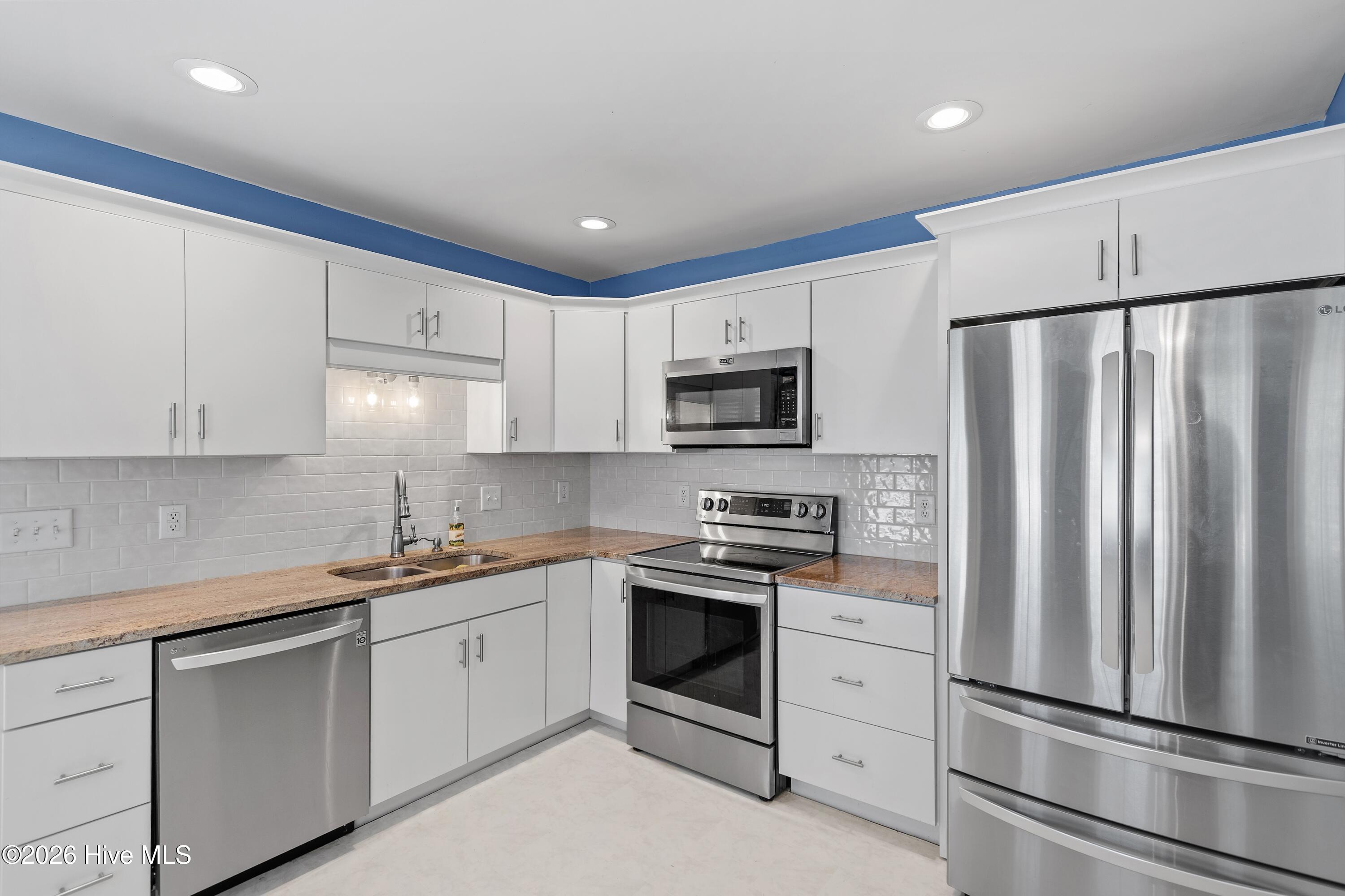 100569174 | Photo 11