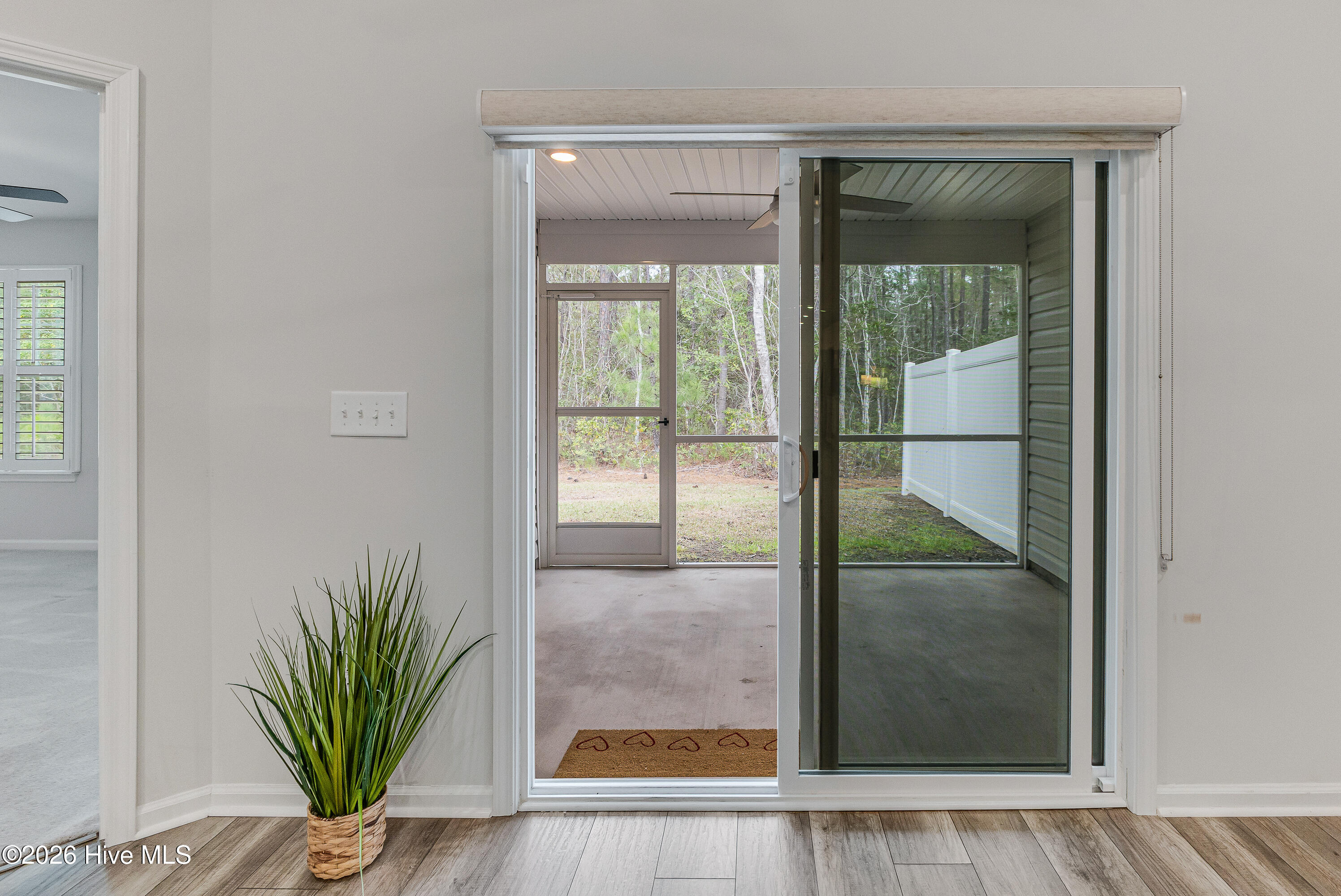 100561168 | Photo 12