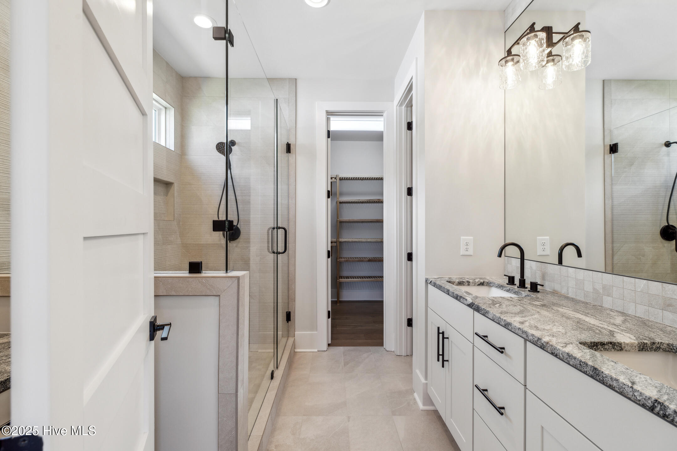 100461244 | Photo 55