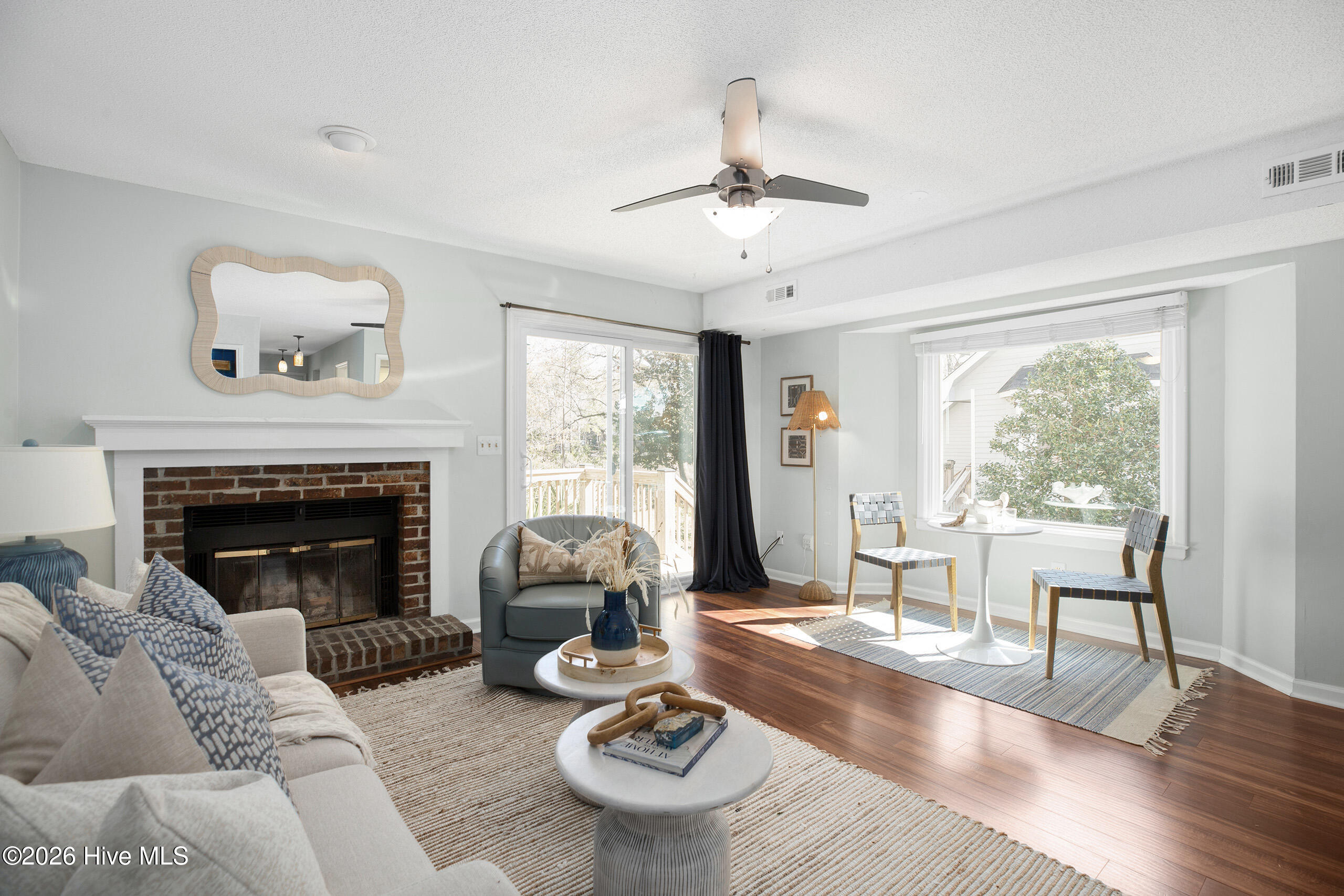 100561639 | Photo 15