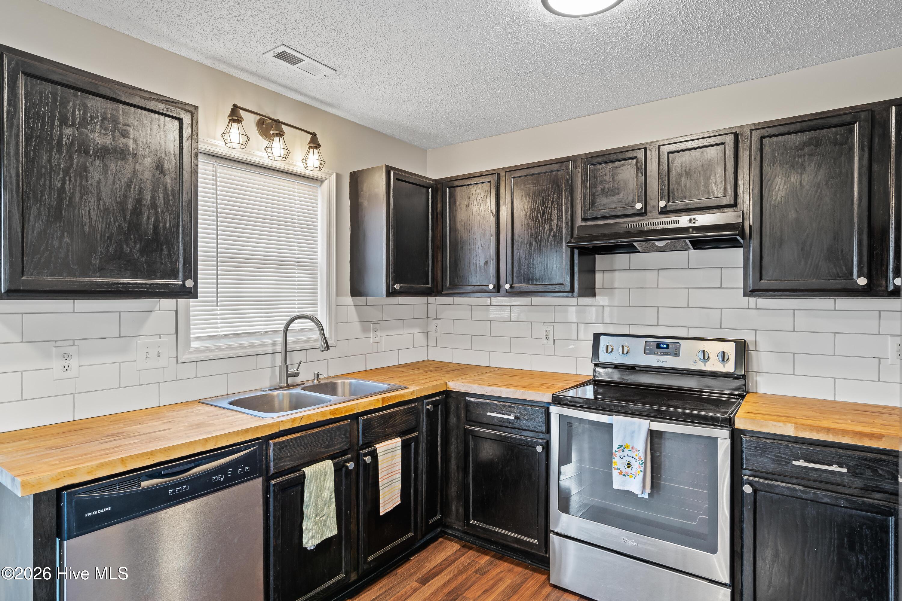 100548463 | Photo 11