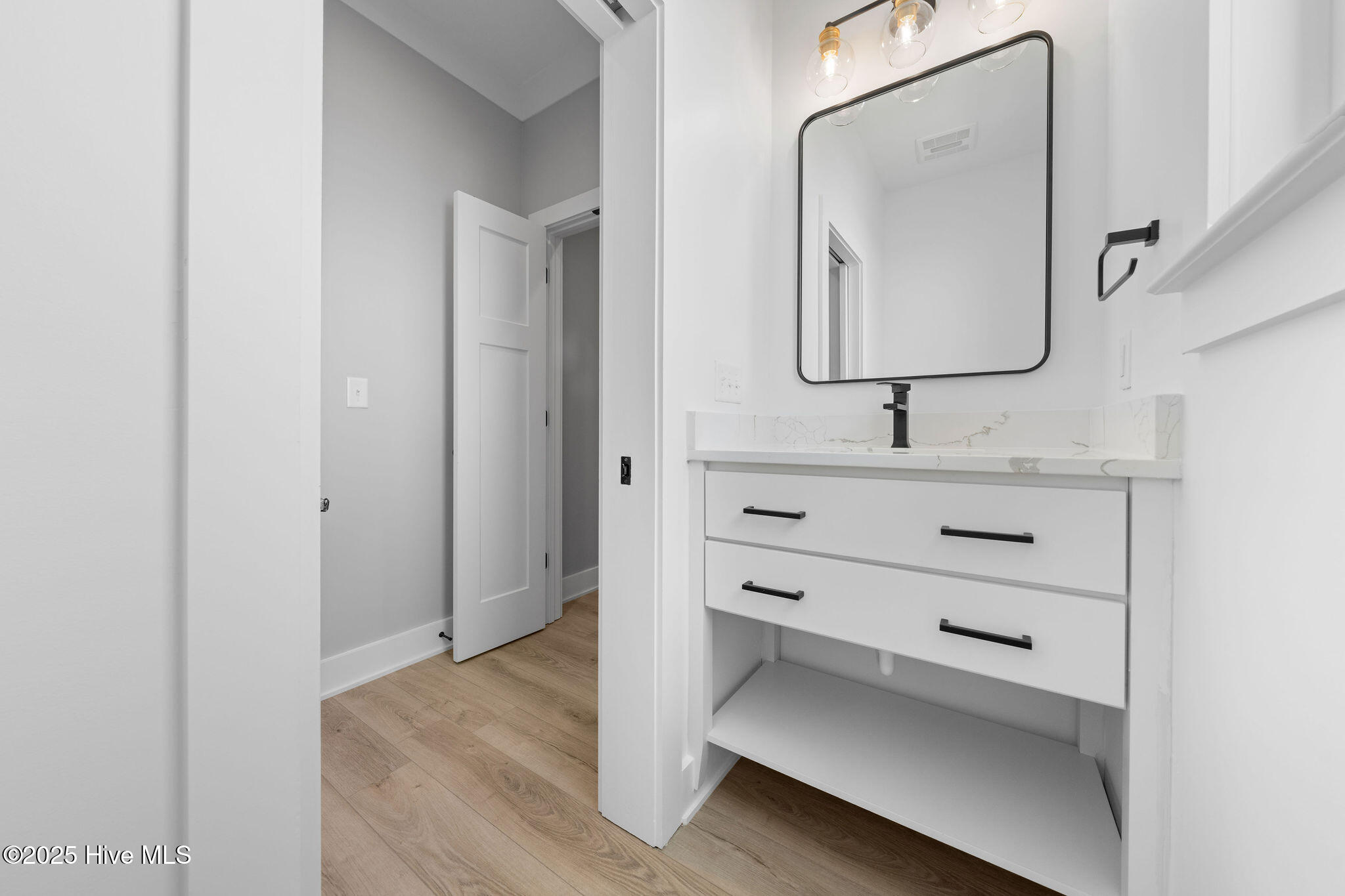 100493859 | Photo 13