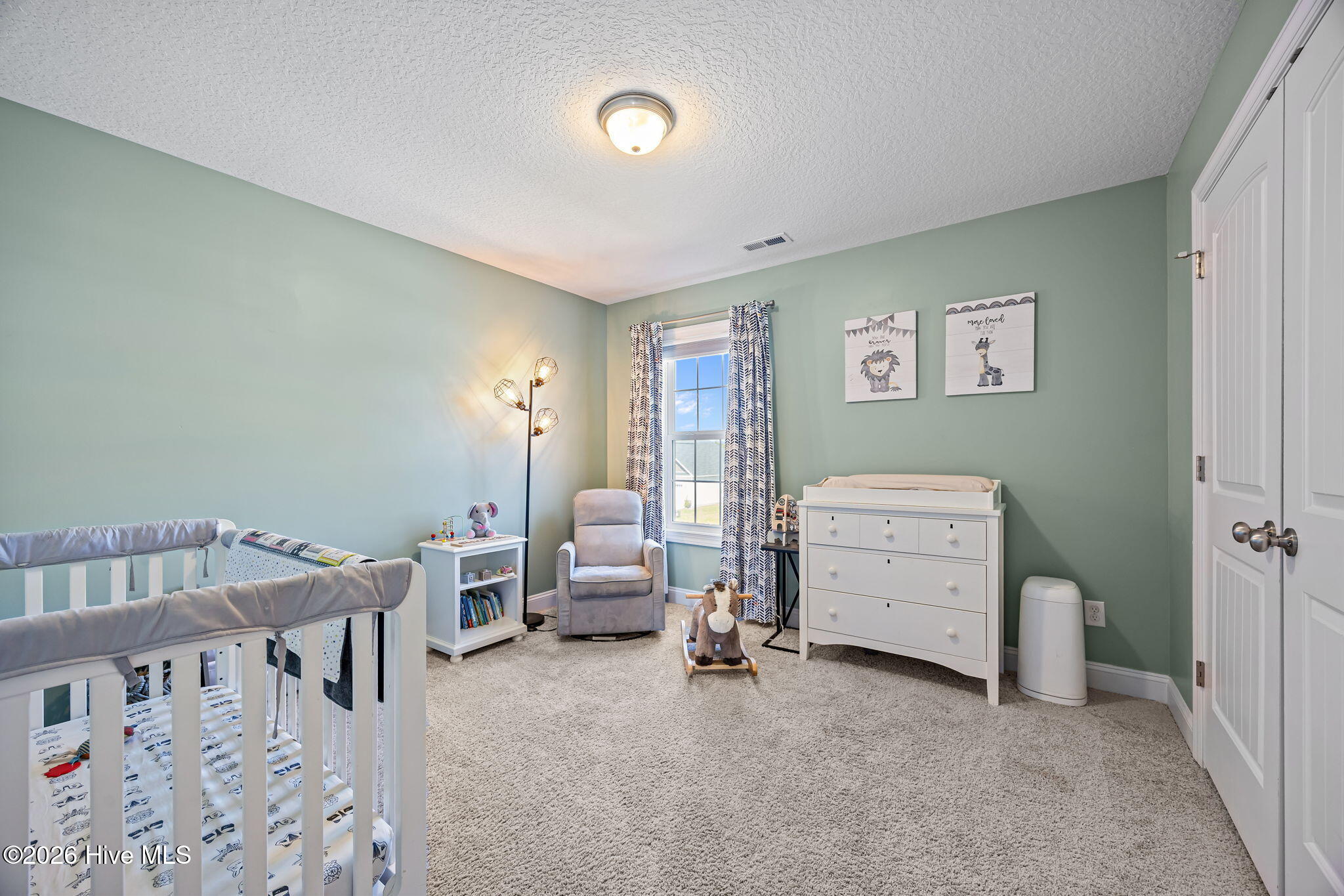 100566991 | Photo 32