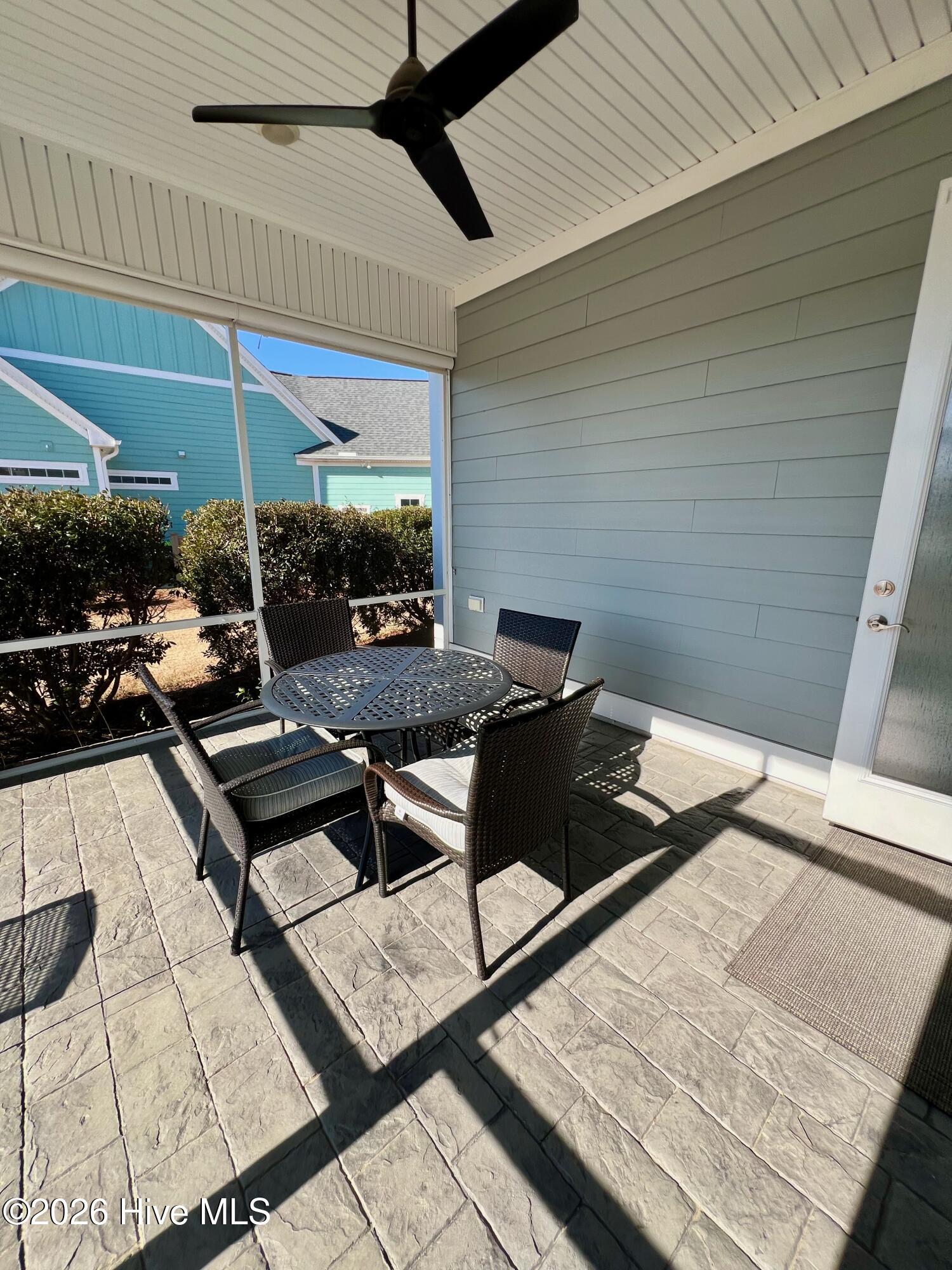 100549571 | Photo 65