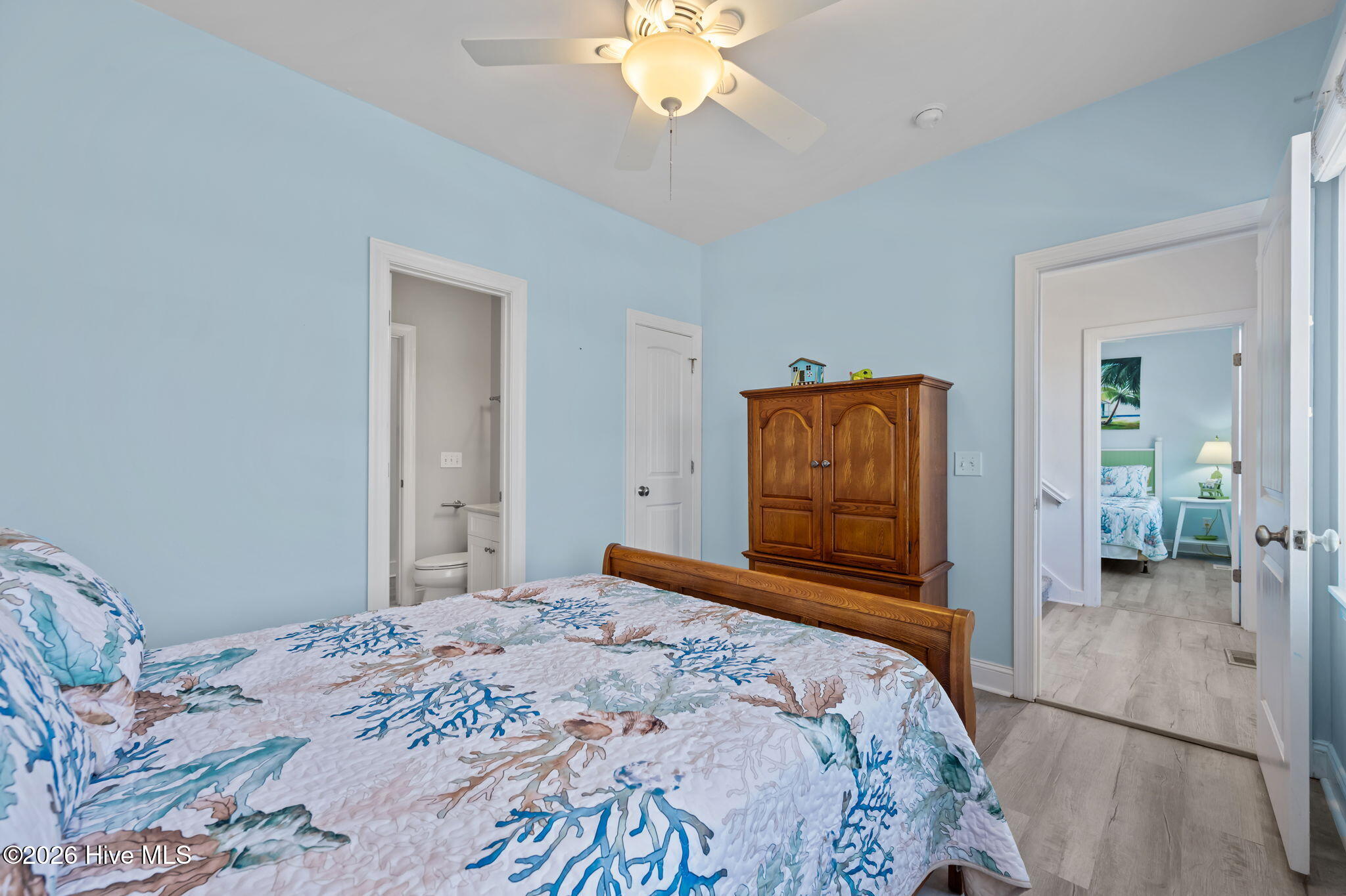 100570241 | Photo 52