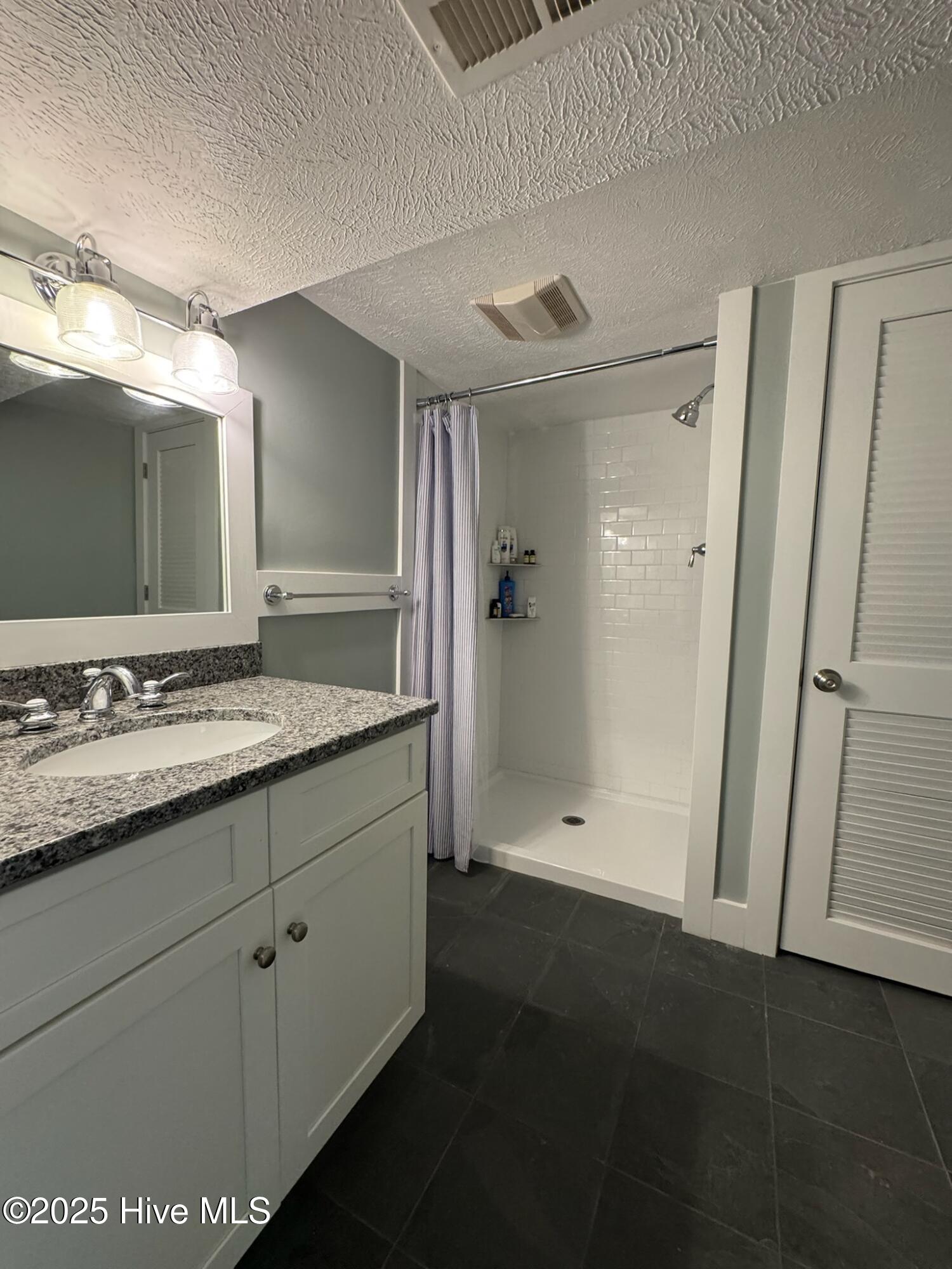 100543685 | Photo 11