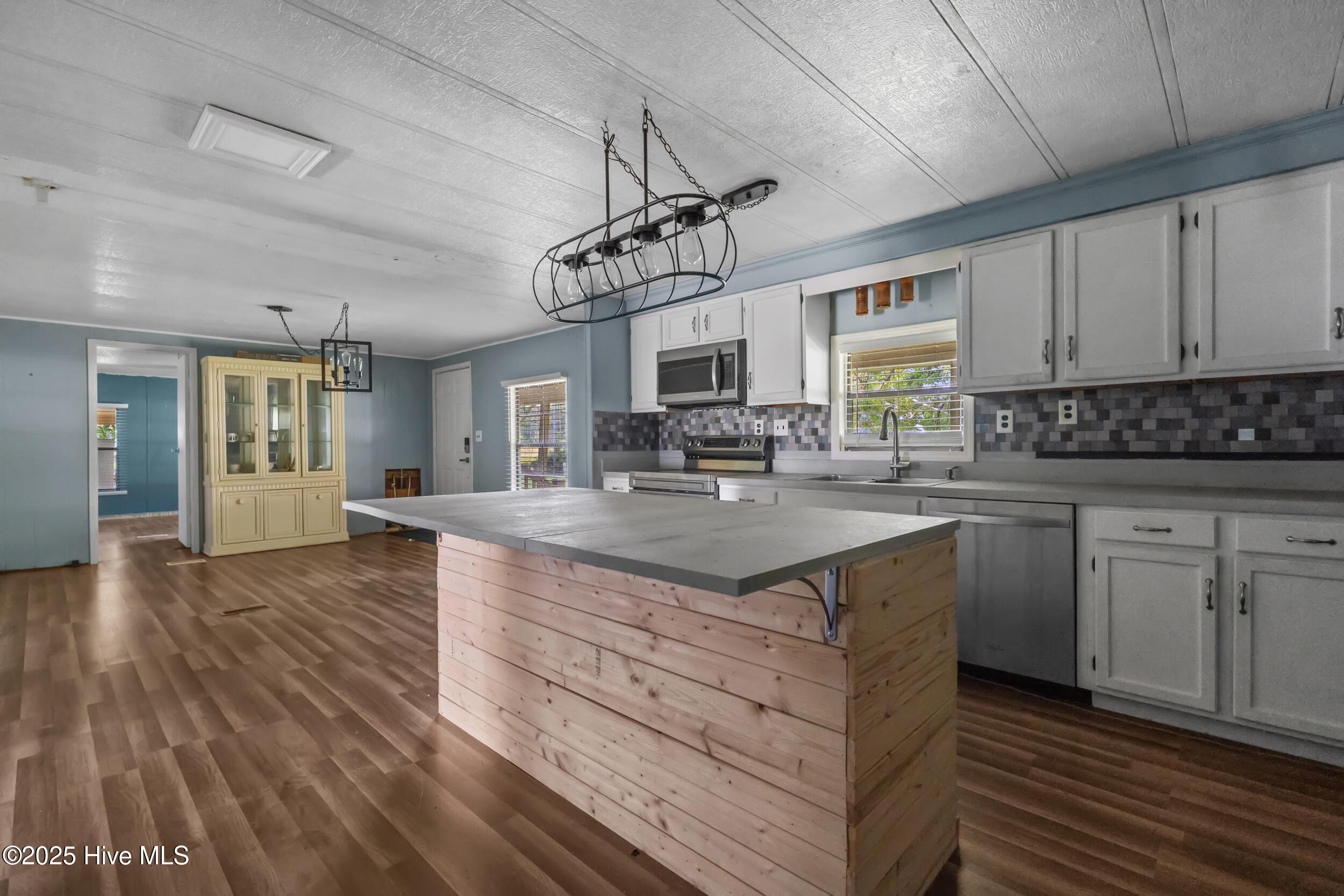 100530649 | Photo 10