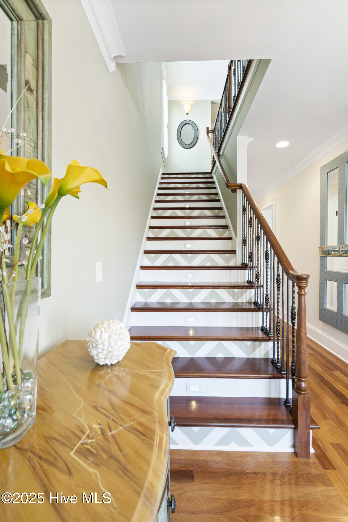 100498817 | Photo 16