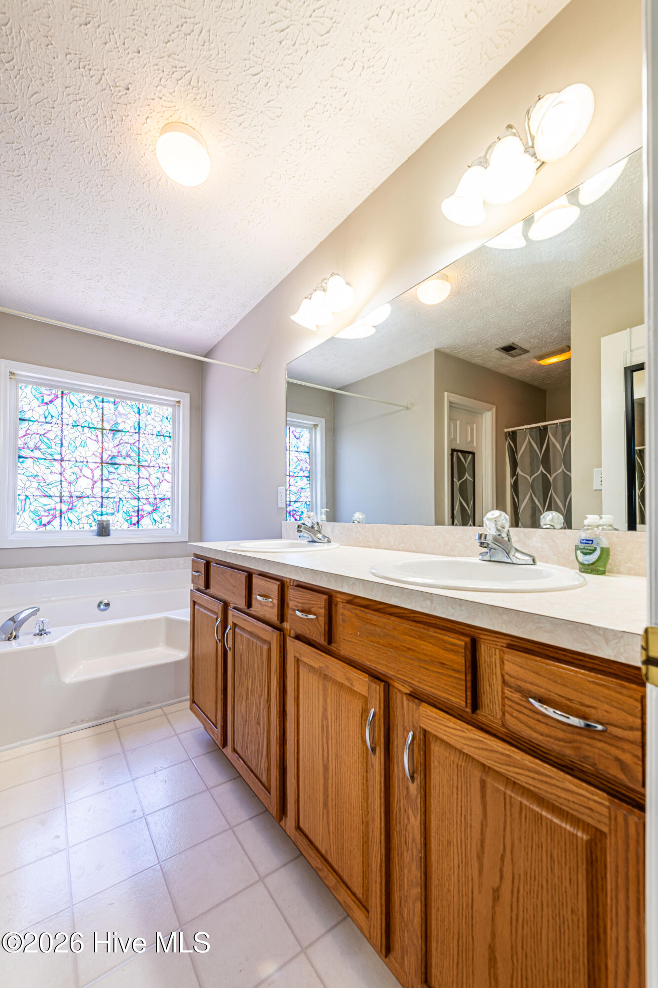 100569182 | Photo 32