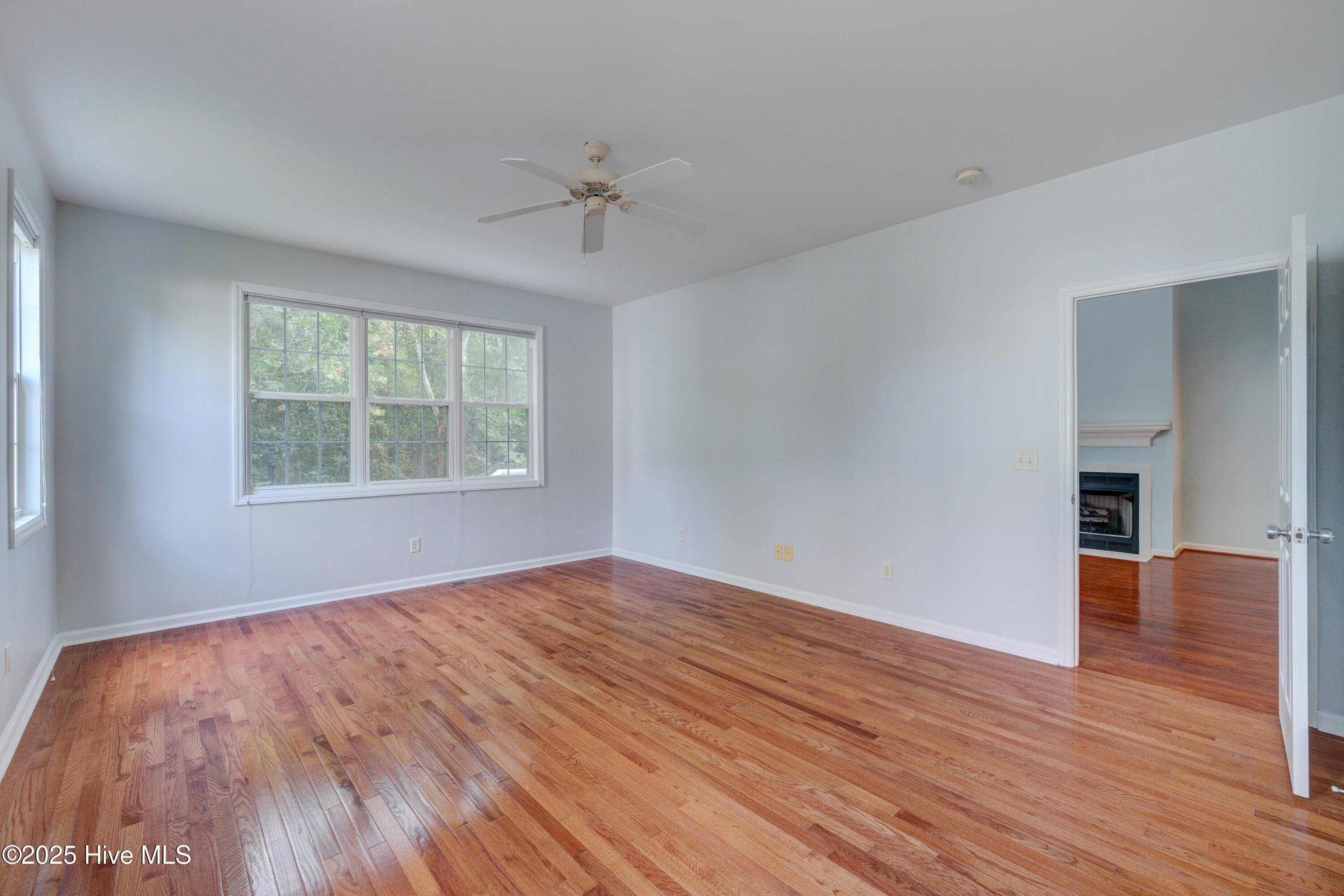 100526585 | Photo 40