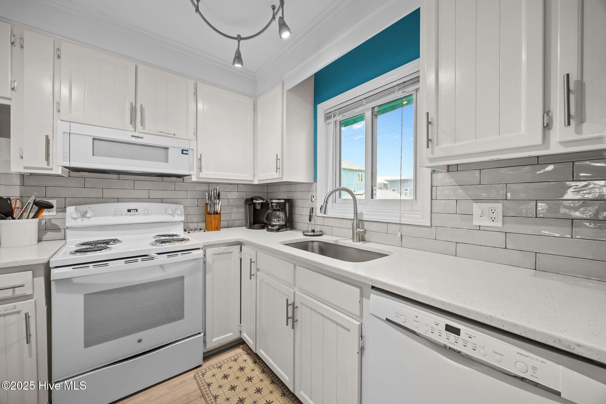 100544977 | Photo 16