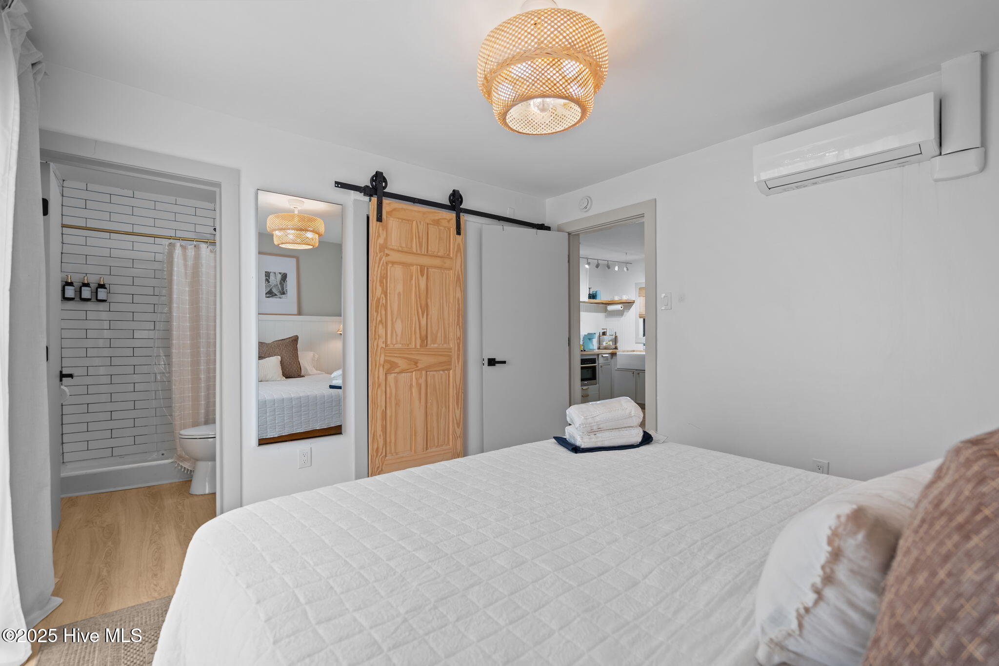 100534749 | Photo 44