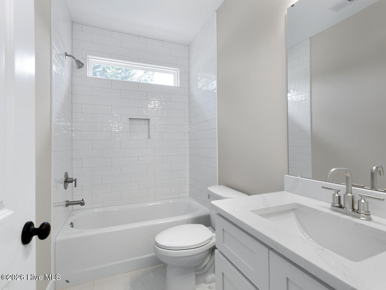 100565274 | Photo 23