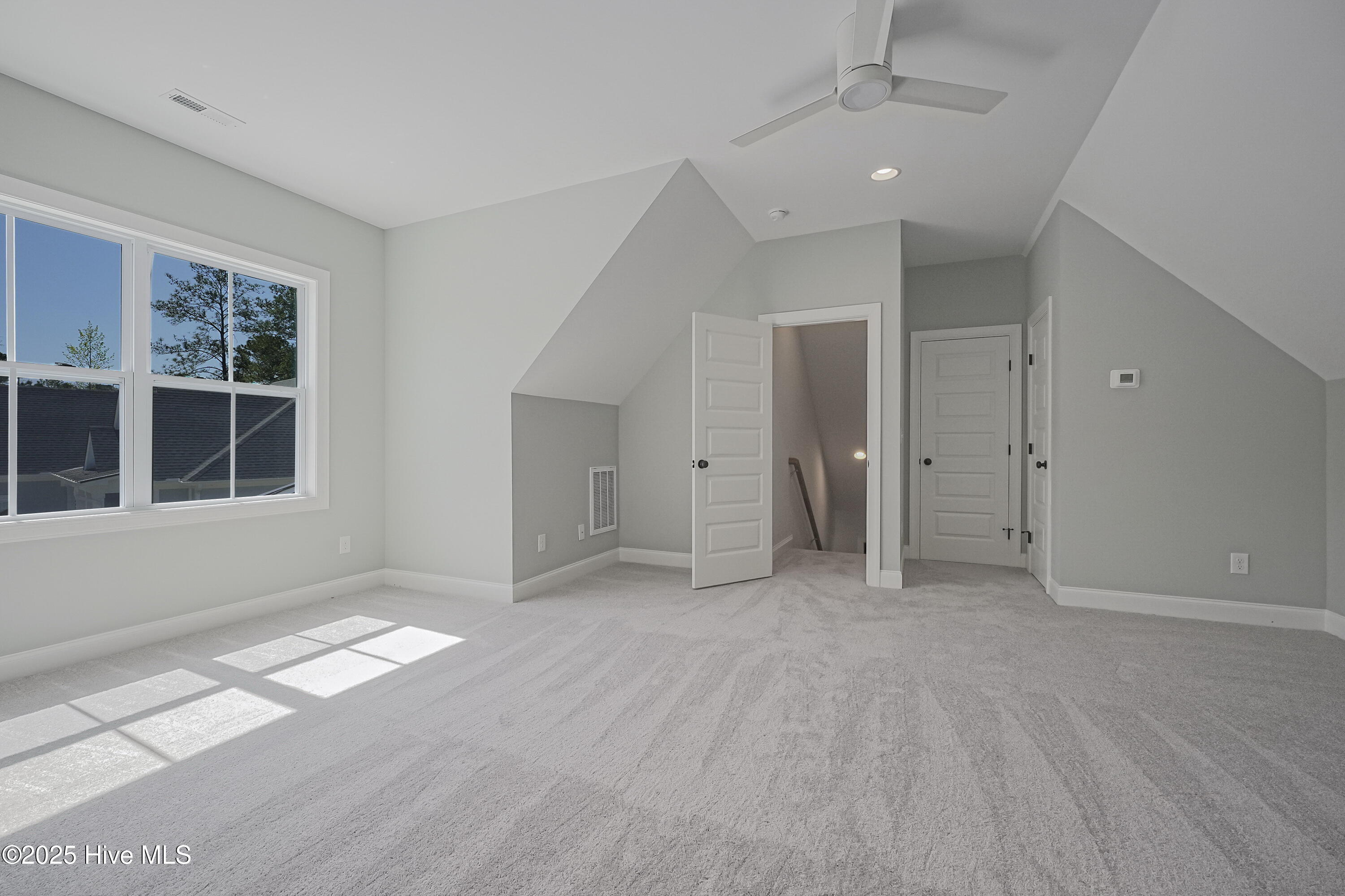 100543338 | Photo 25