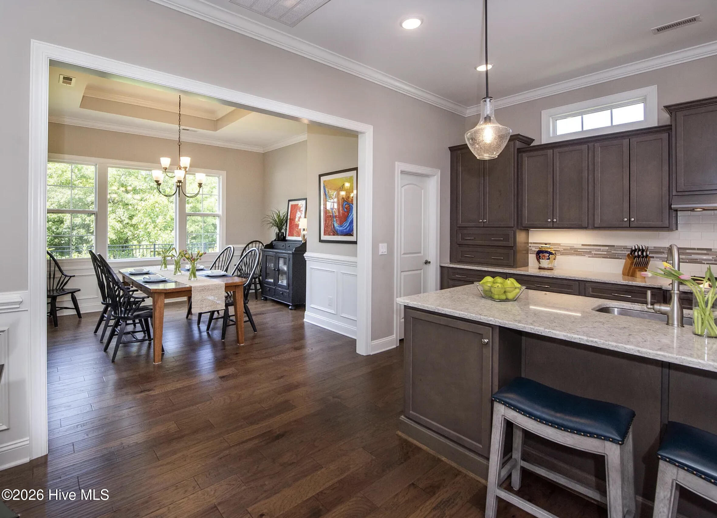 100563129 | Photo 14