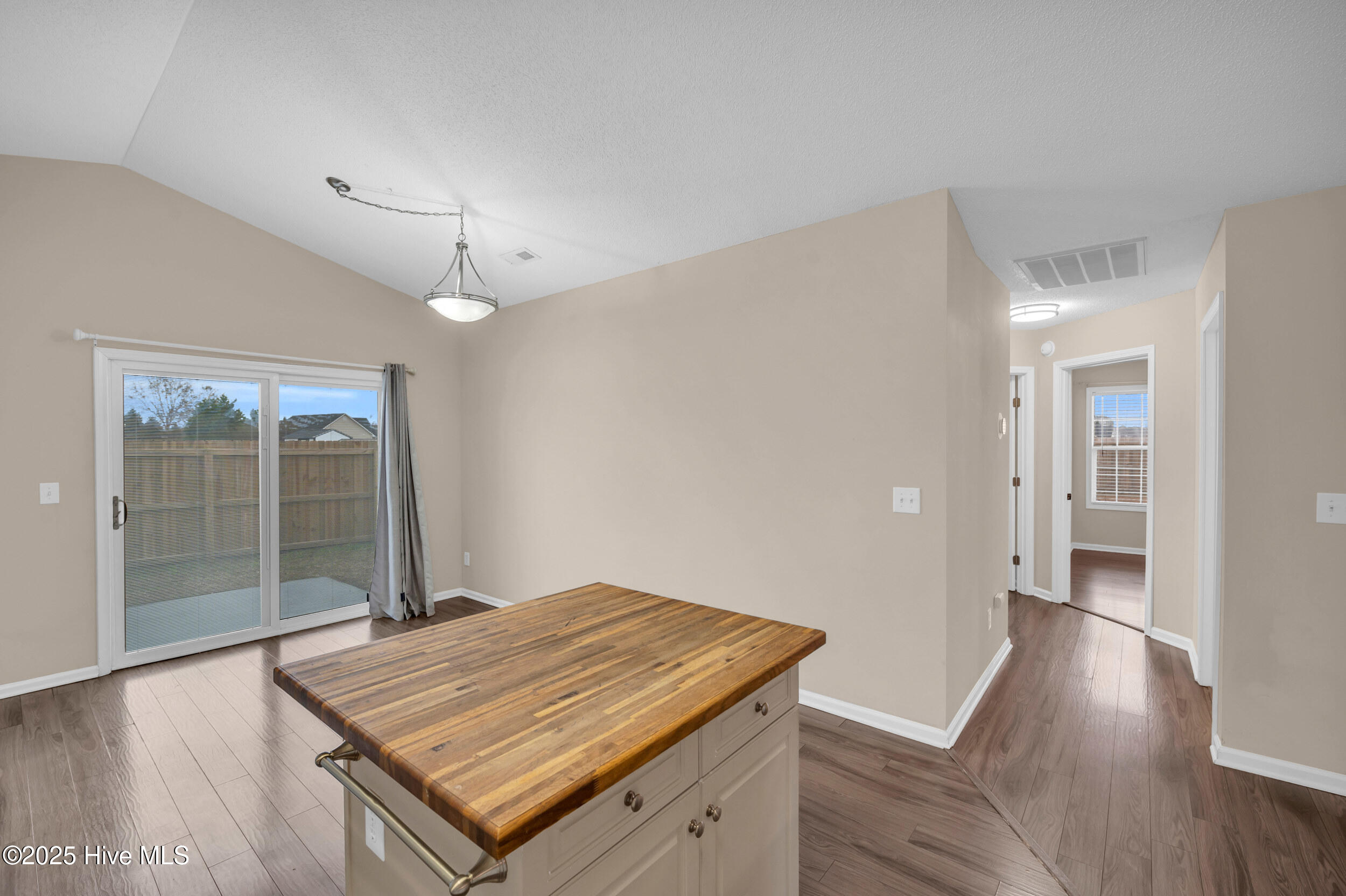 100543780 | Photo 12