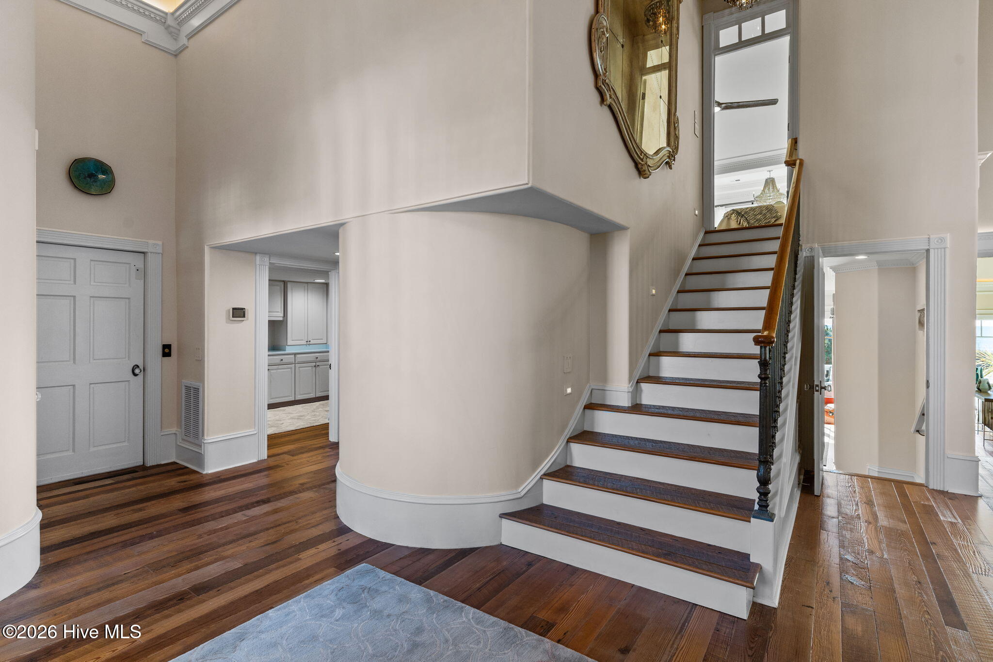 100552689 | Photo 43