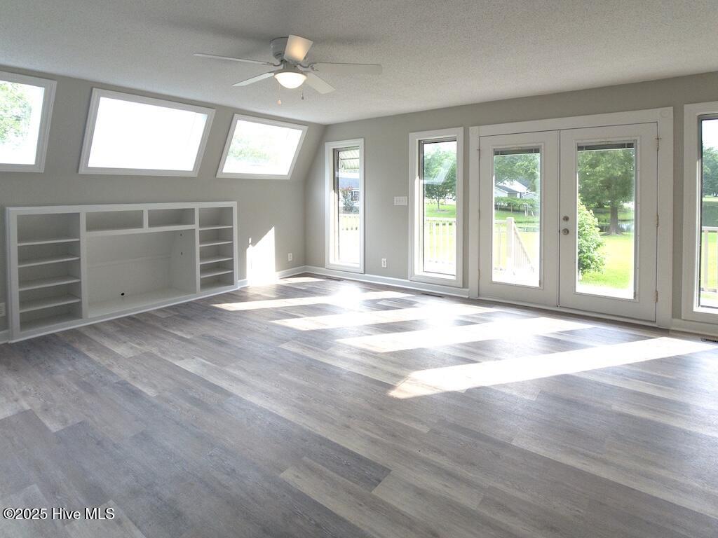 100519170 | Photo 12