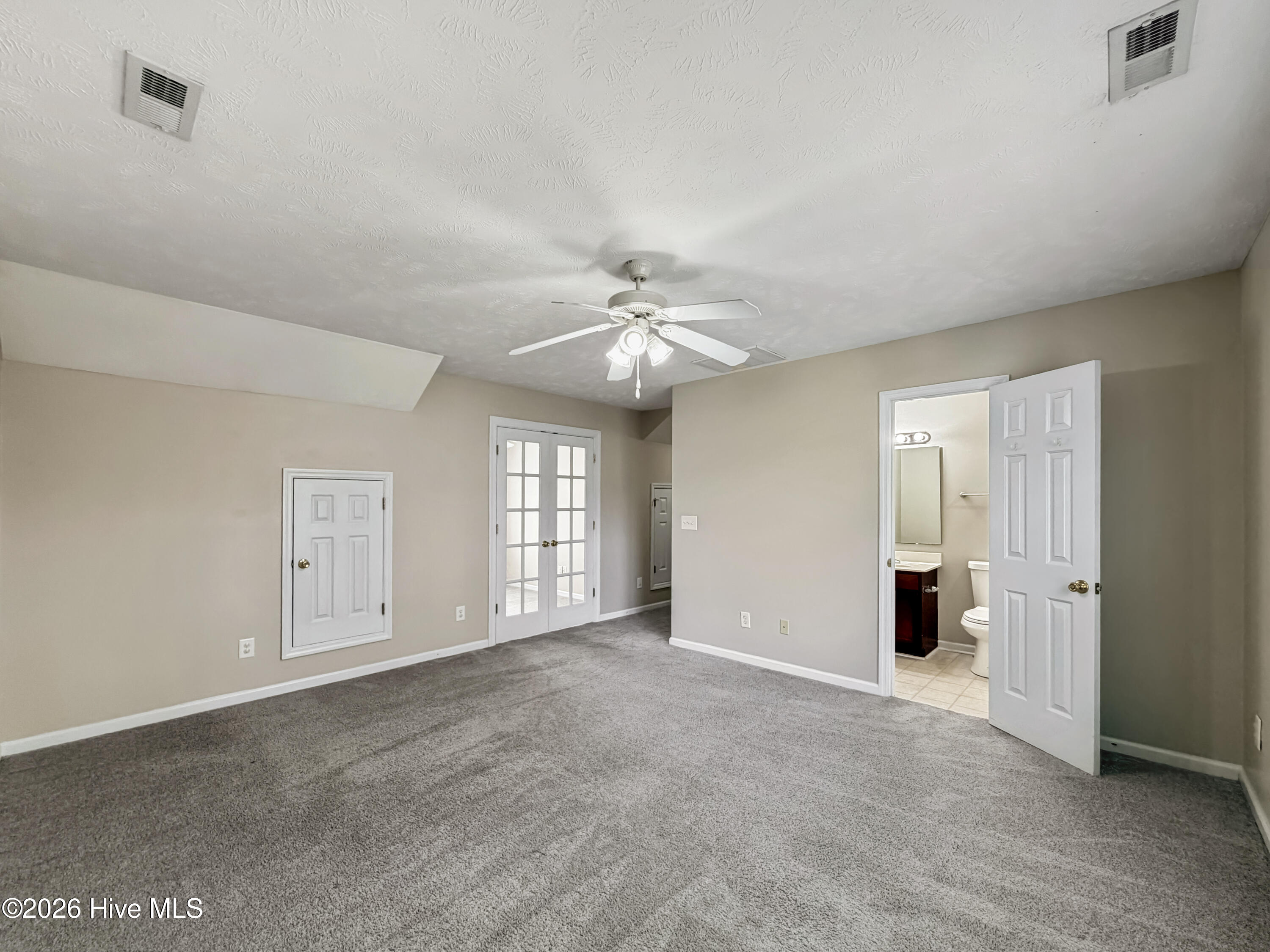 100564126 | Photo 42