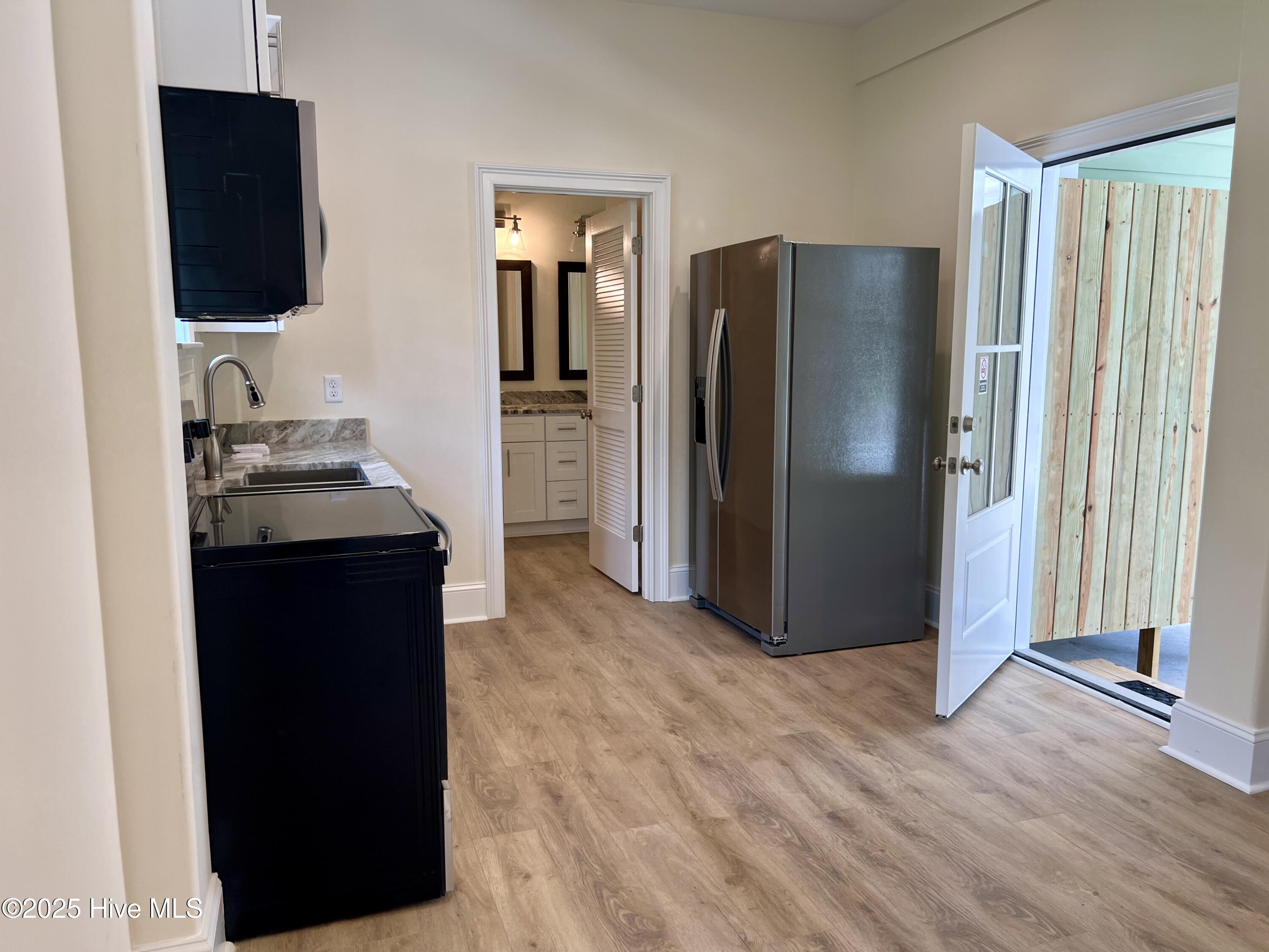 100517039 | Photo 23