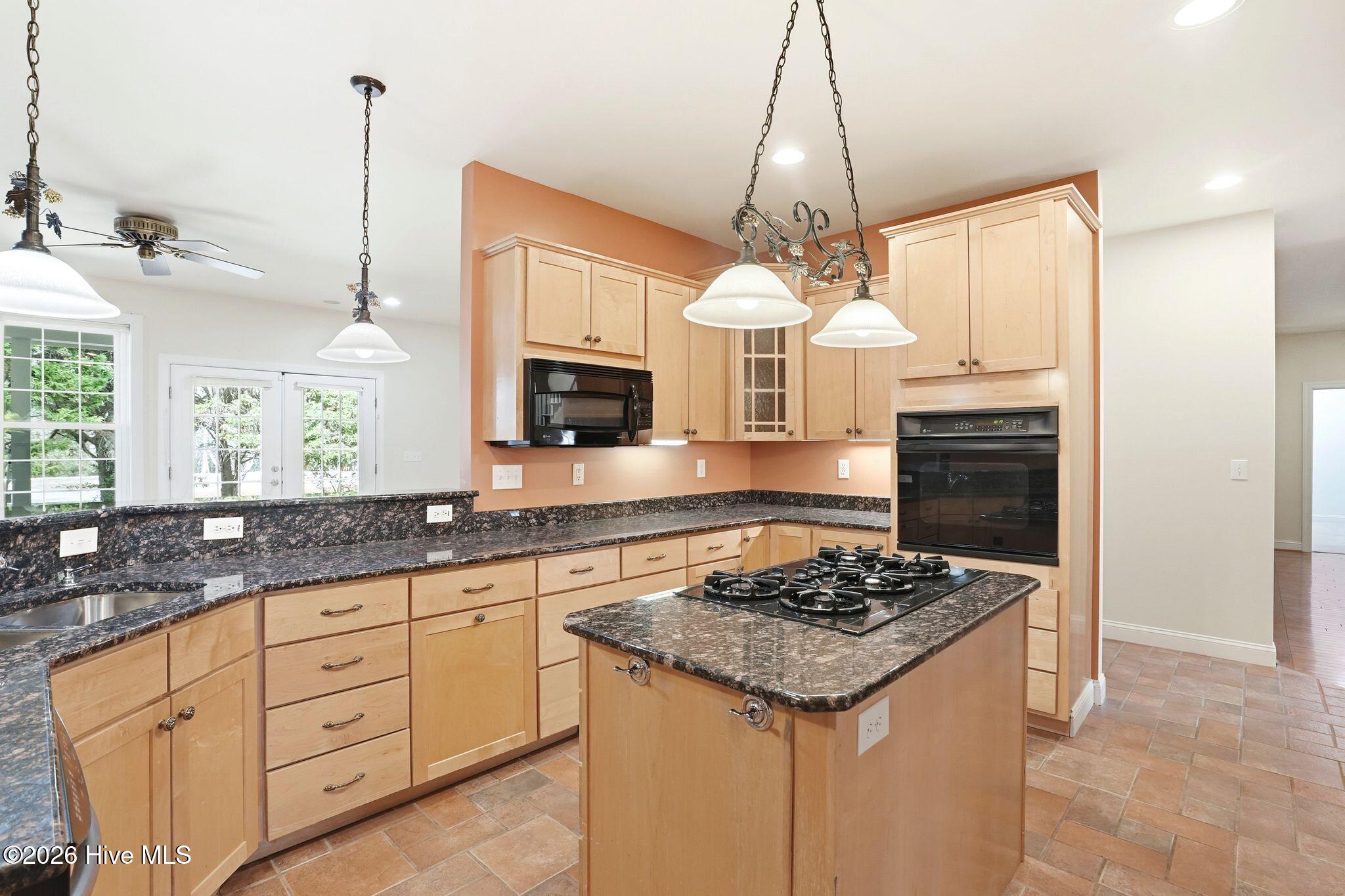 100563594 | Photo 25