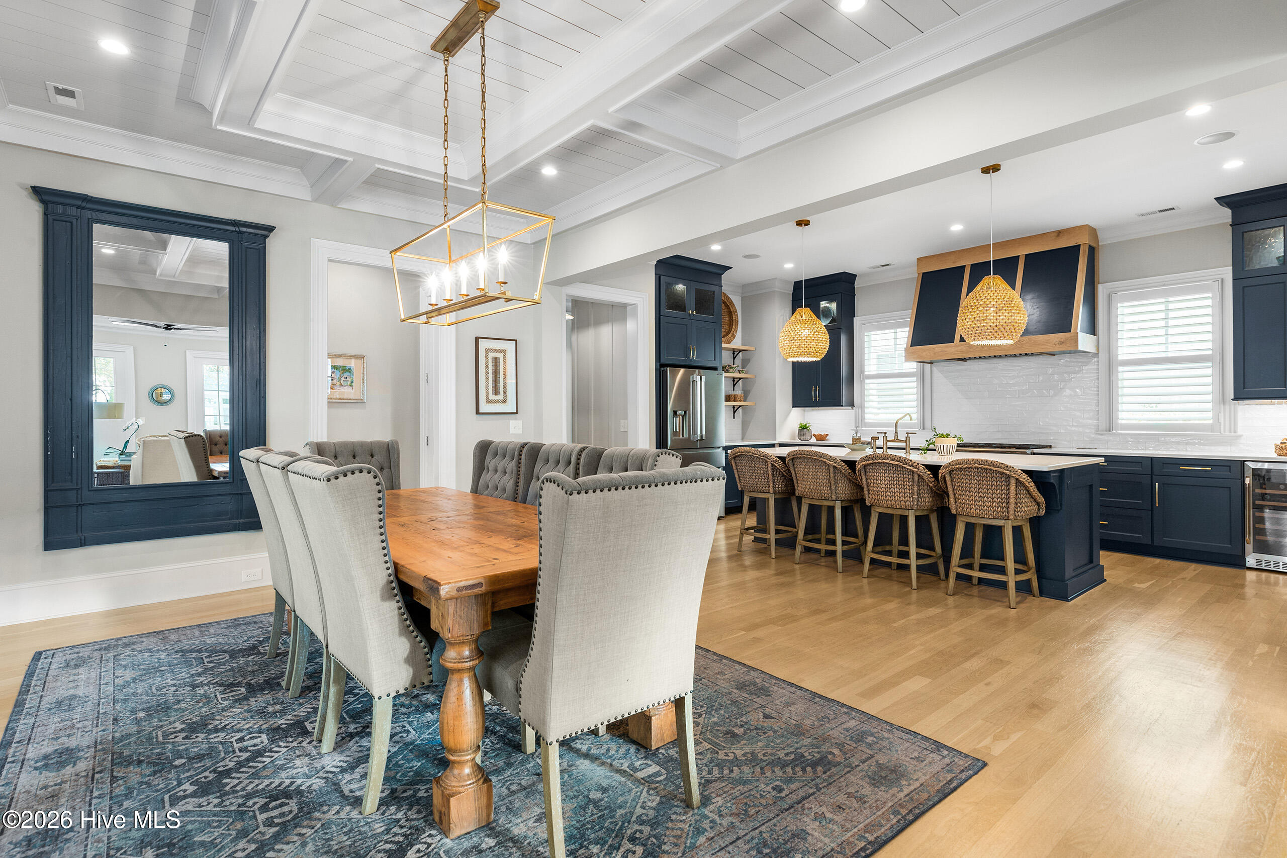 100563719 | Photo 21