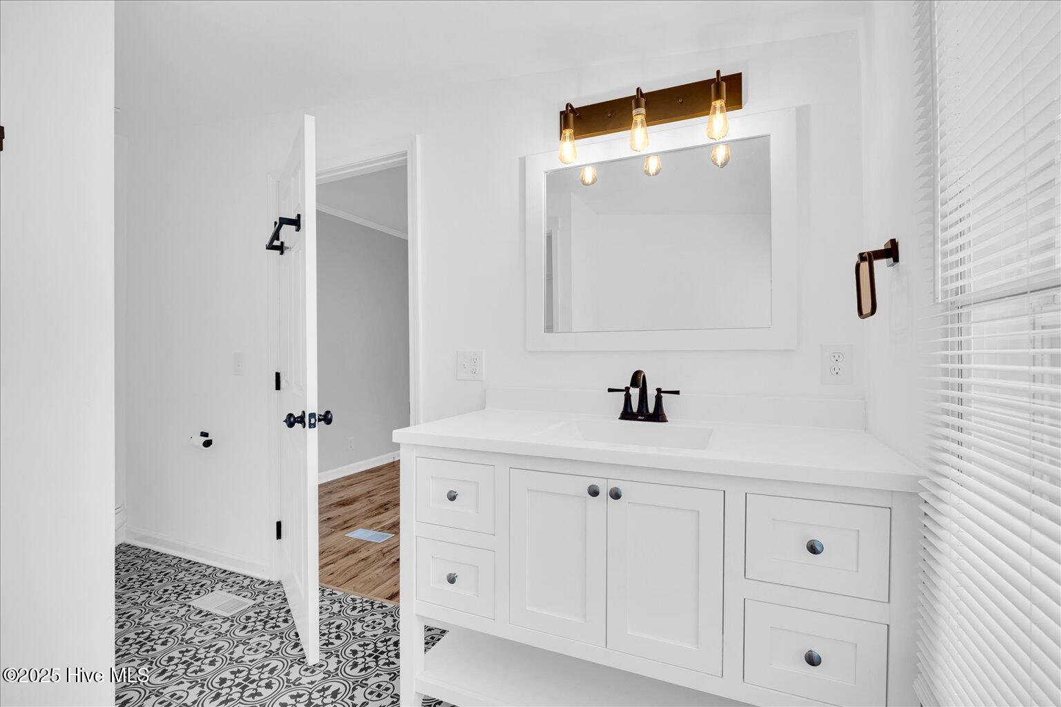 100507376 | Photo 11