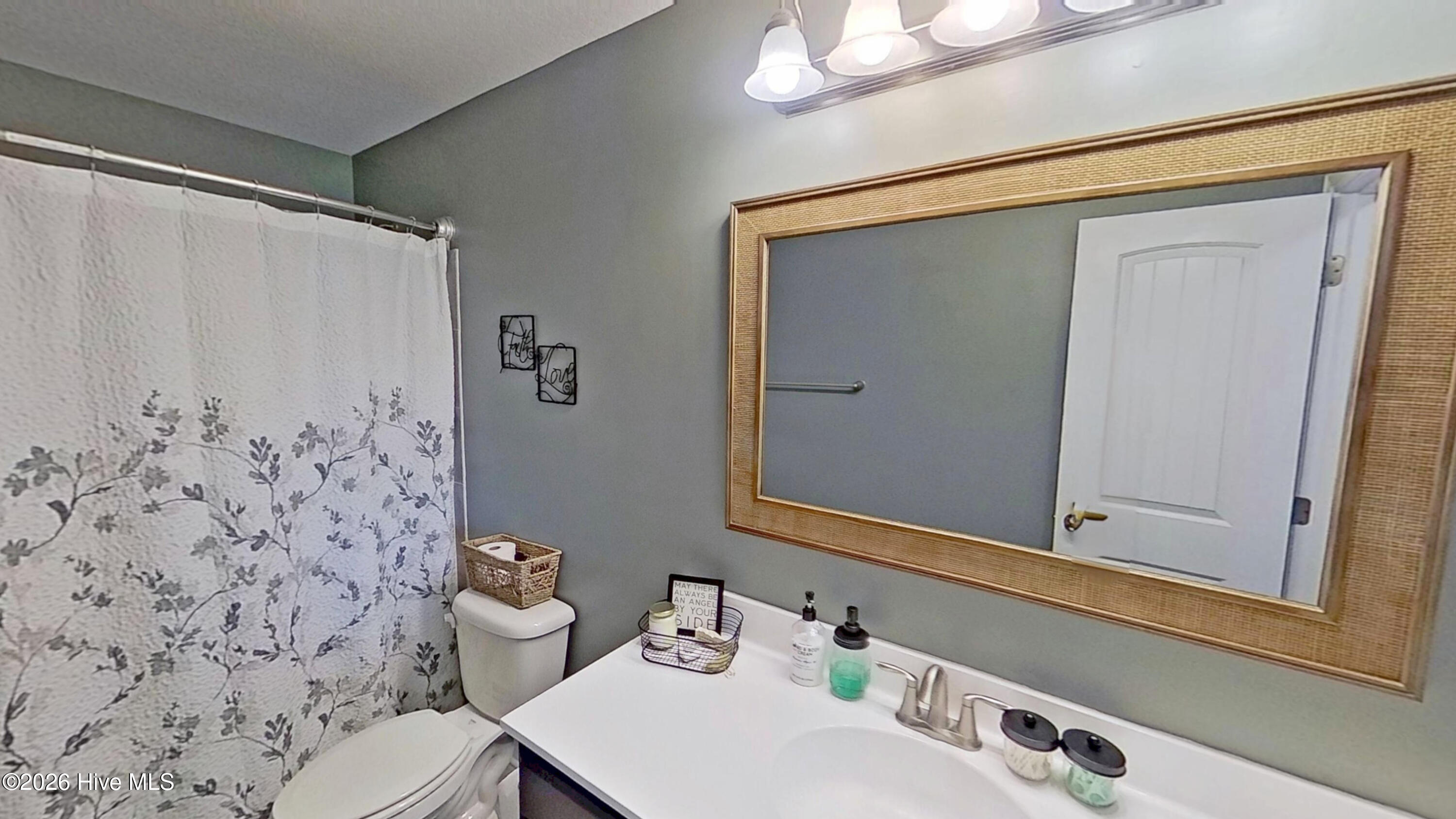 100566911 | Photo 21