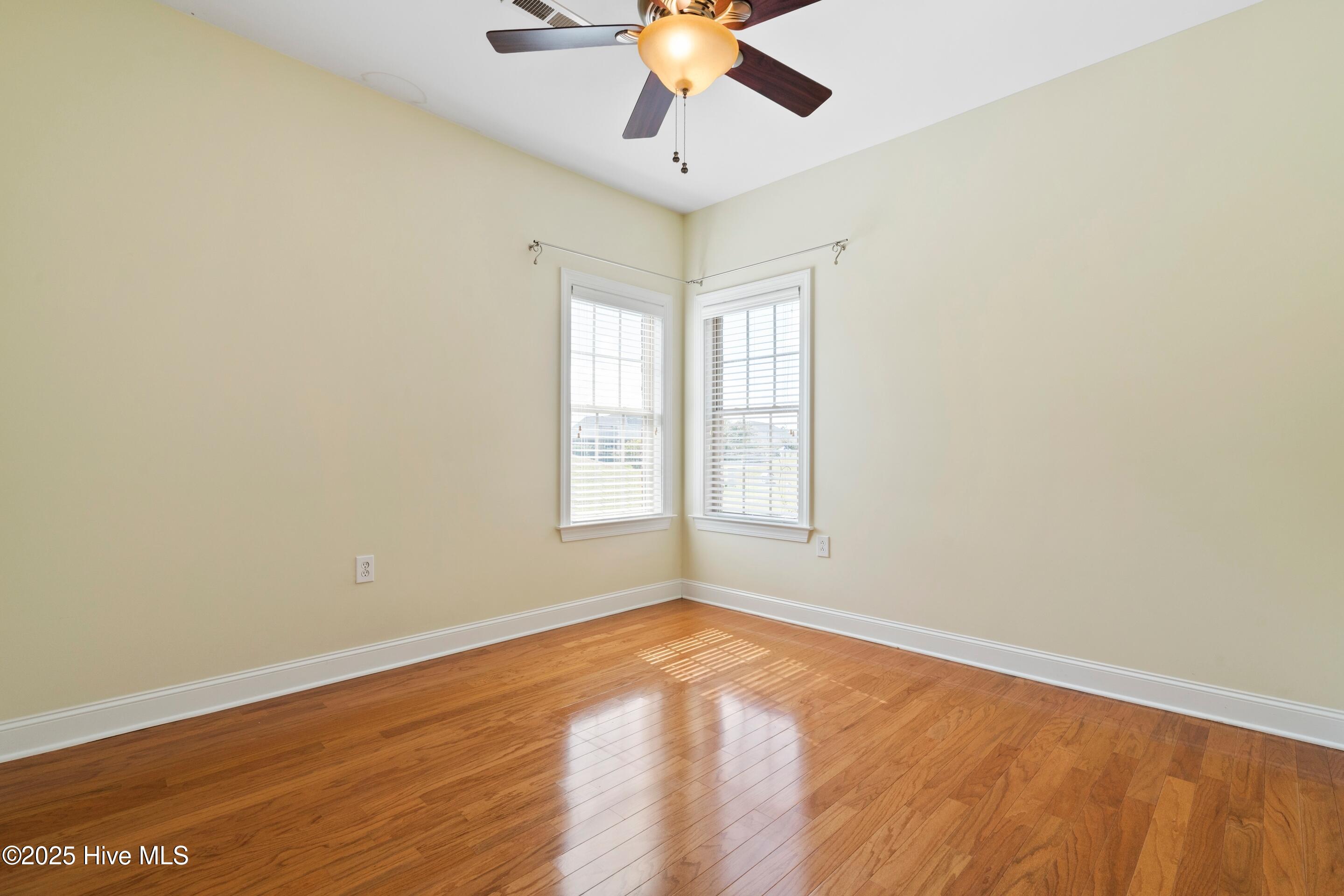 100536985 | Photo 24