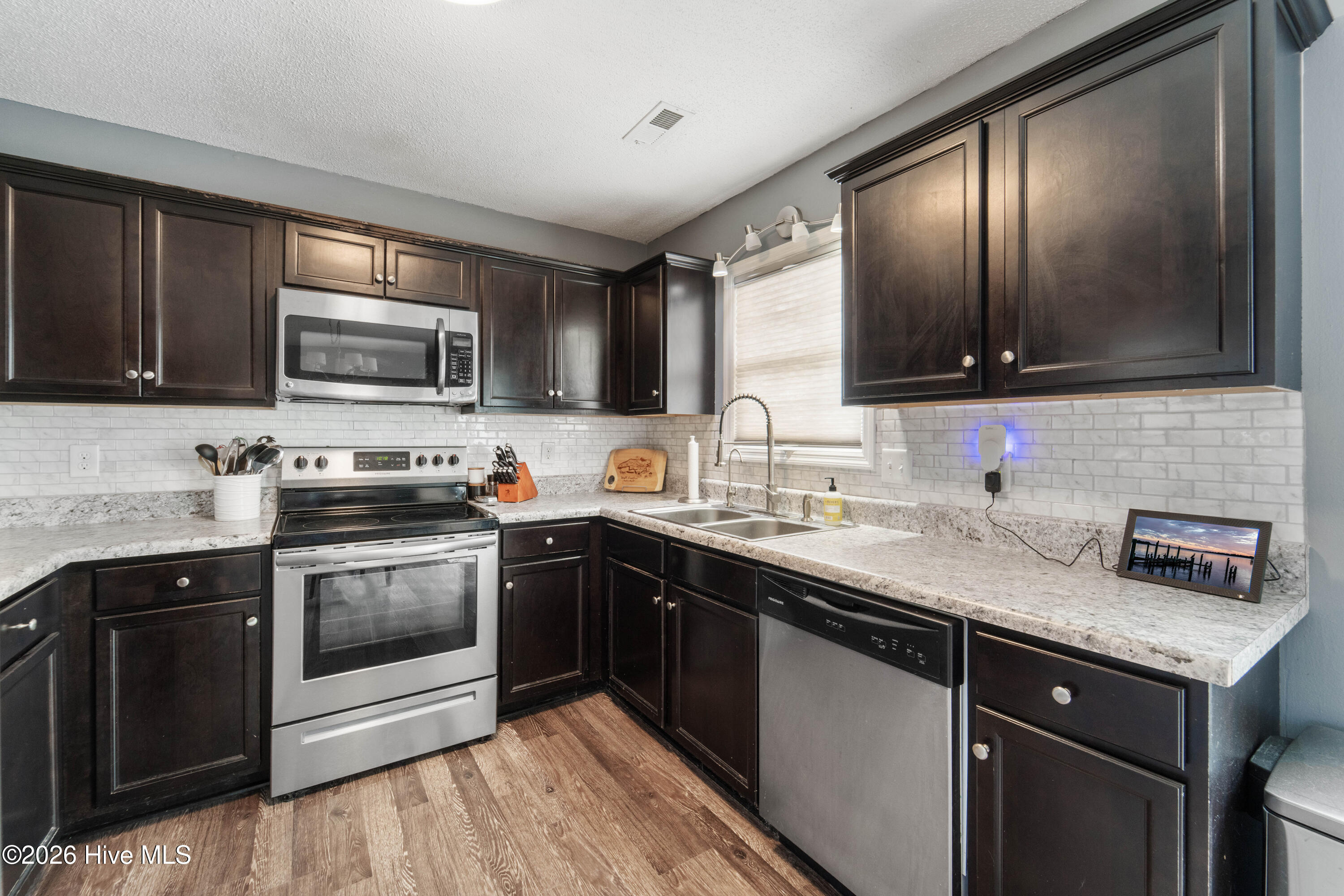 100548548 | Photo 13