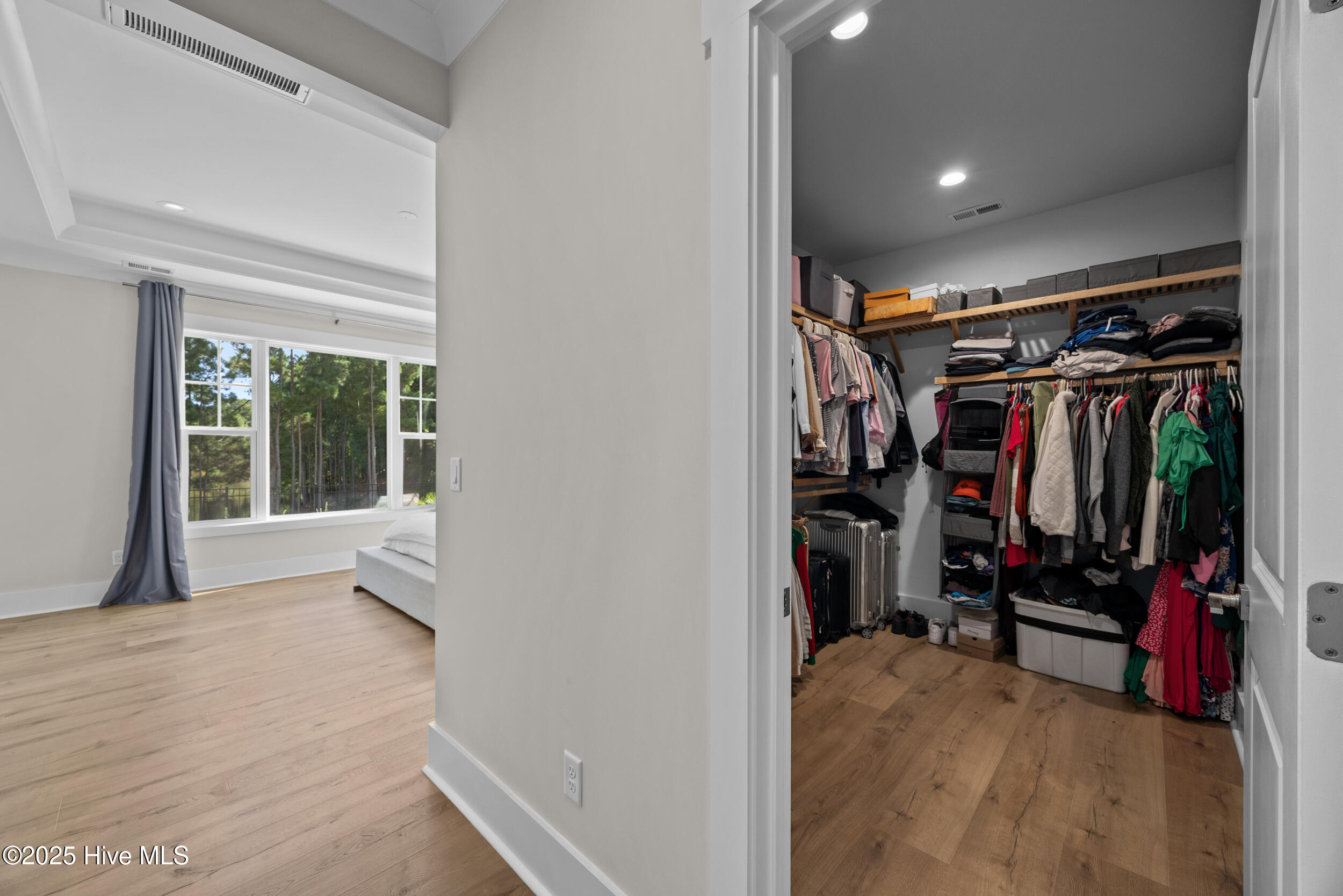 100532896 | Photo 25