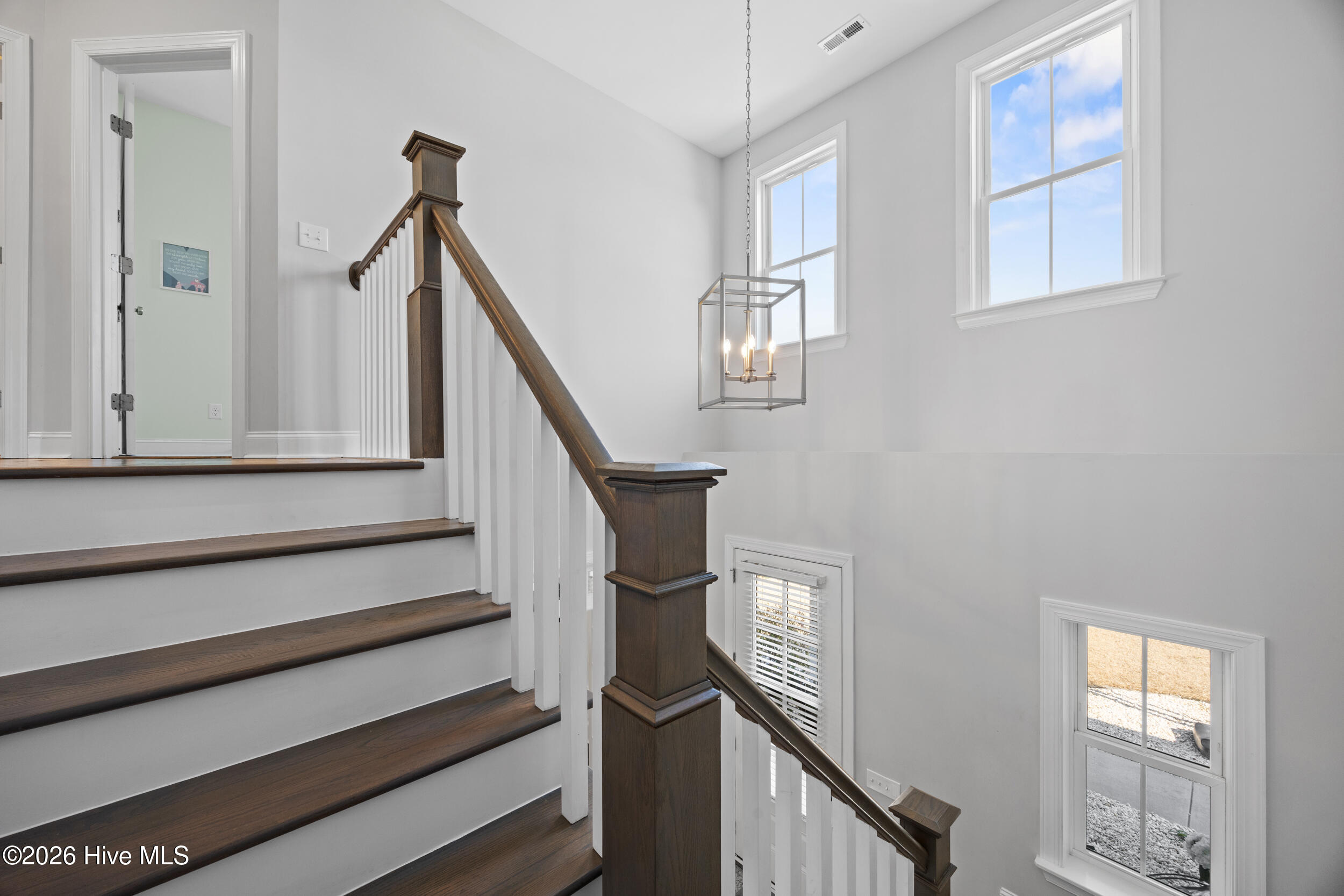 100554095 | Photo 25