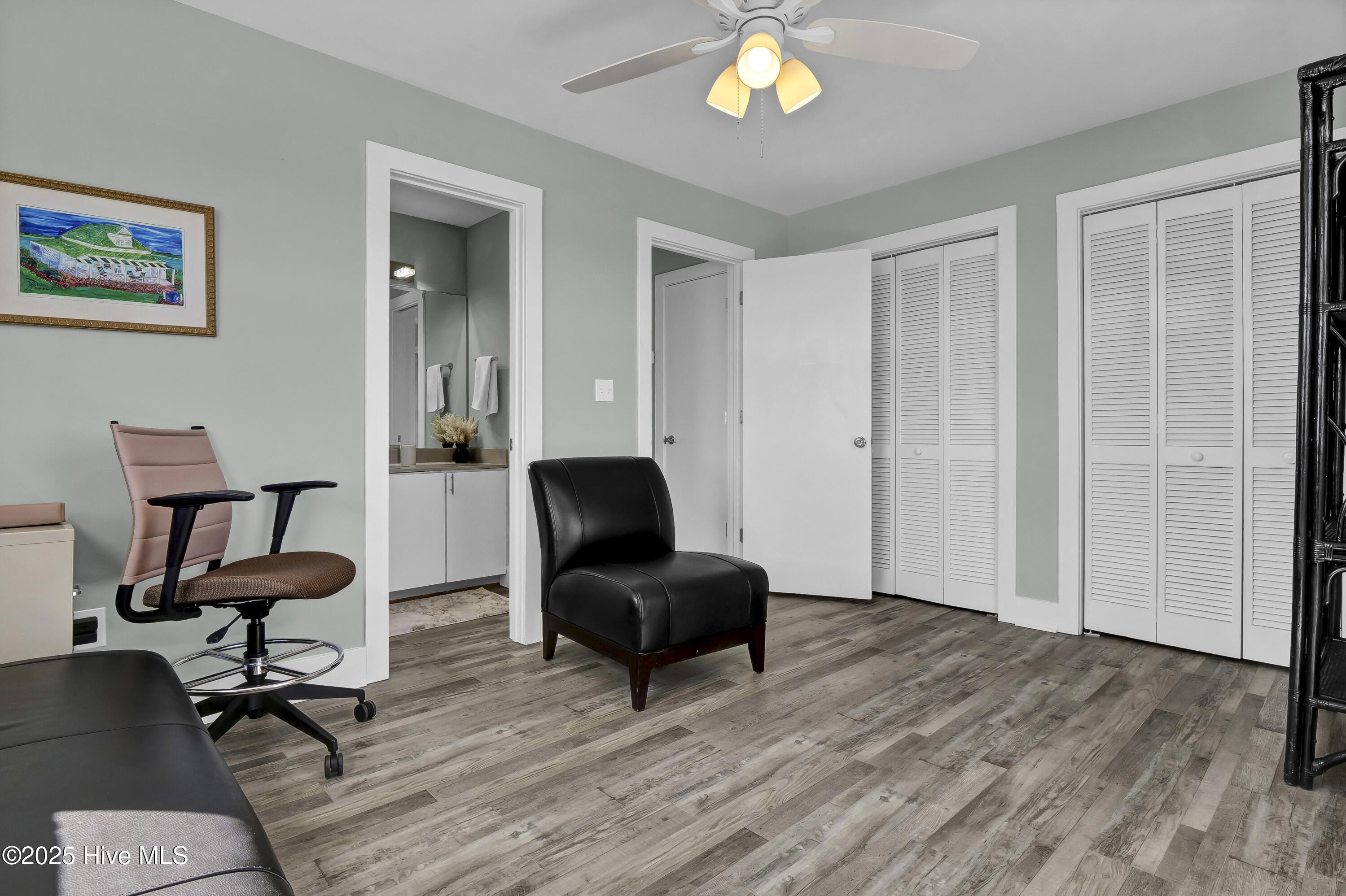 100469434 | Photo 34