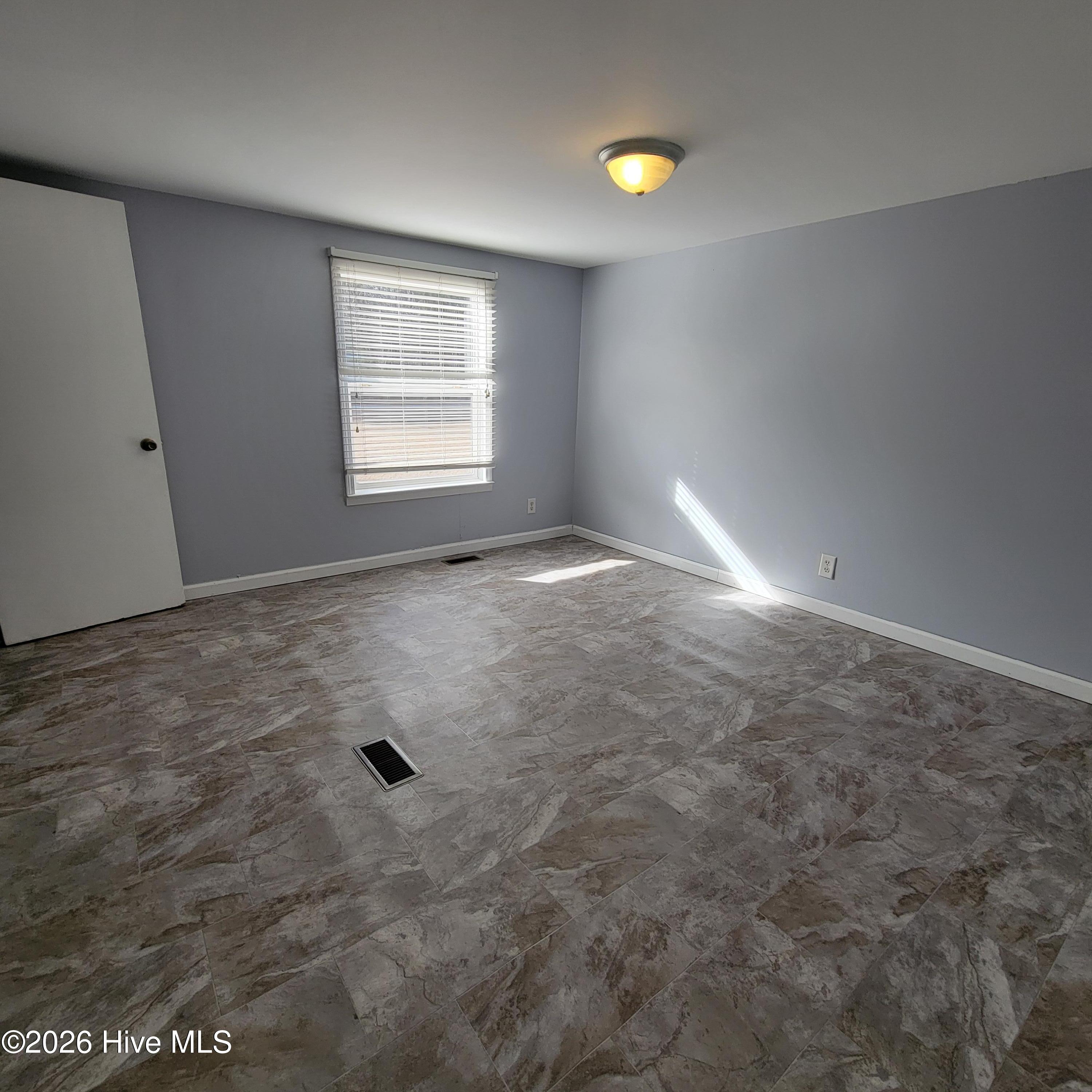 100548955 | Photo 16