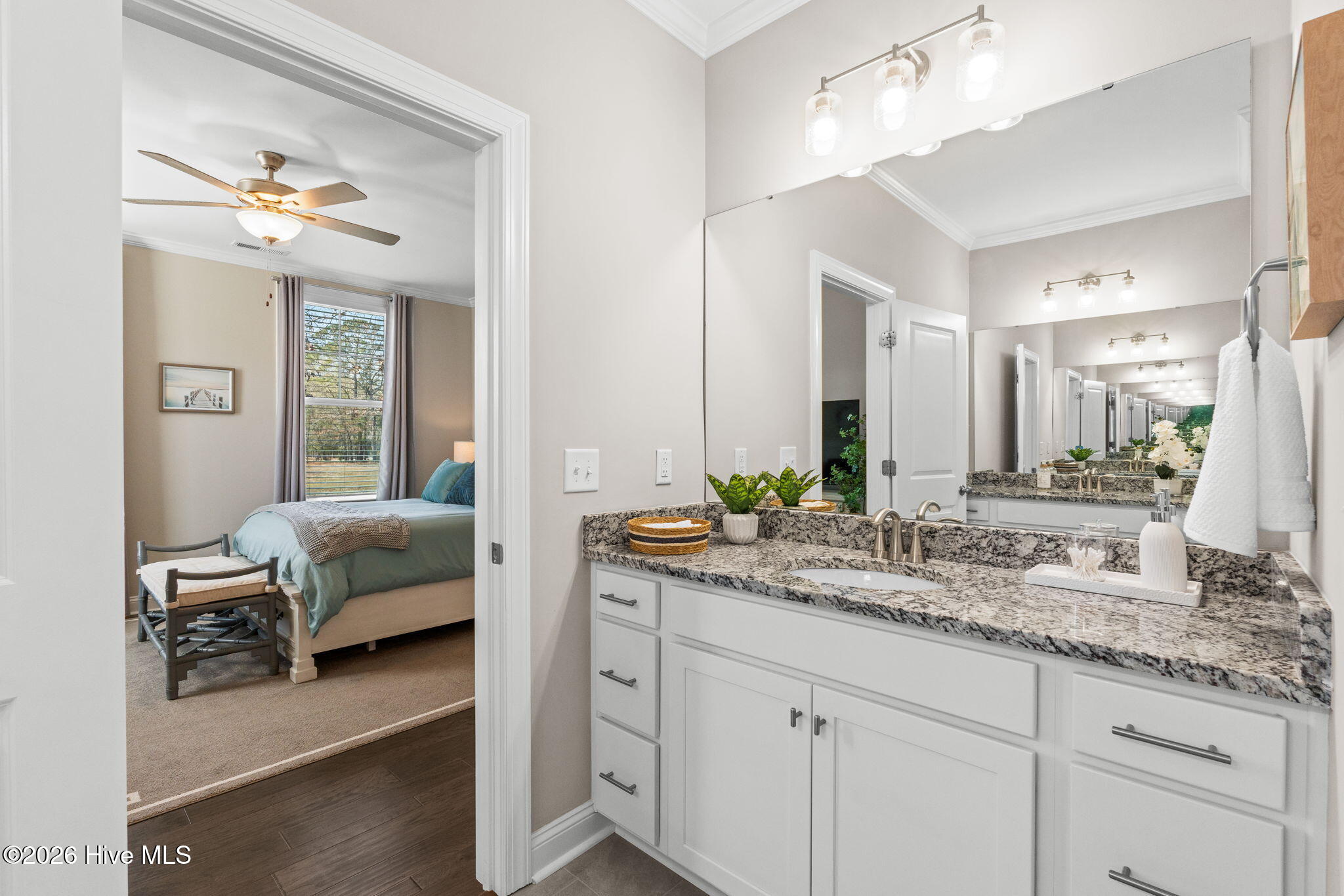 100561816 | Photo 25