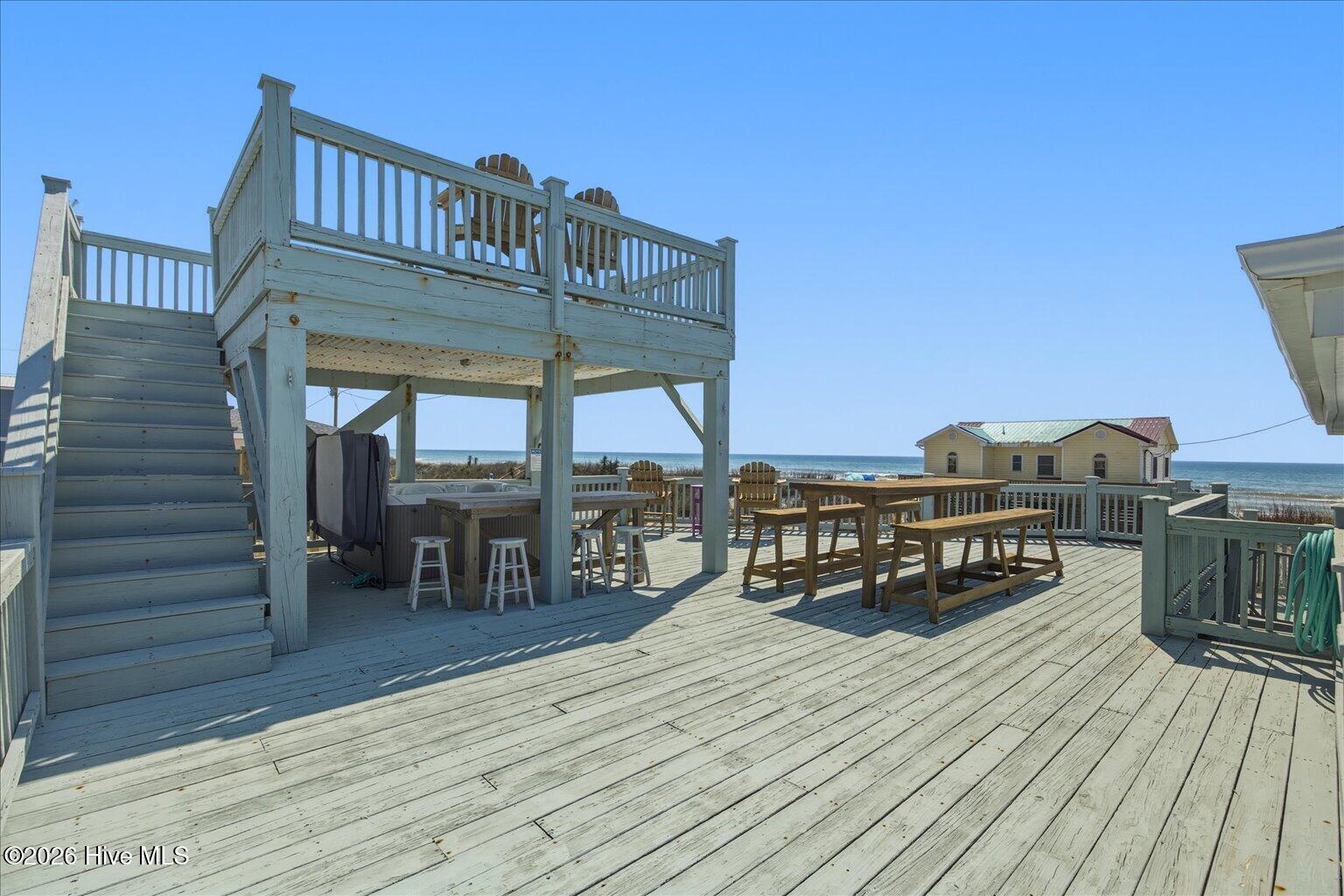 100568909 | Photo 42