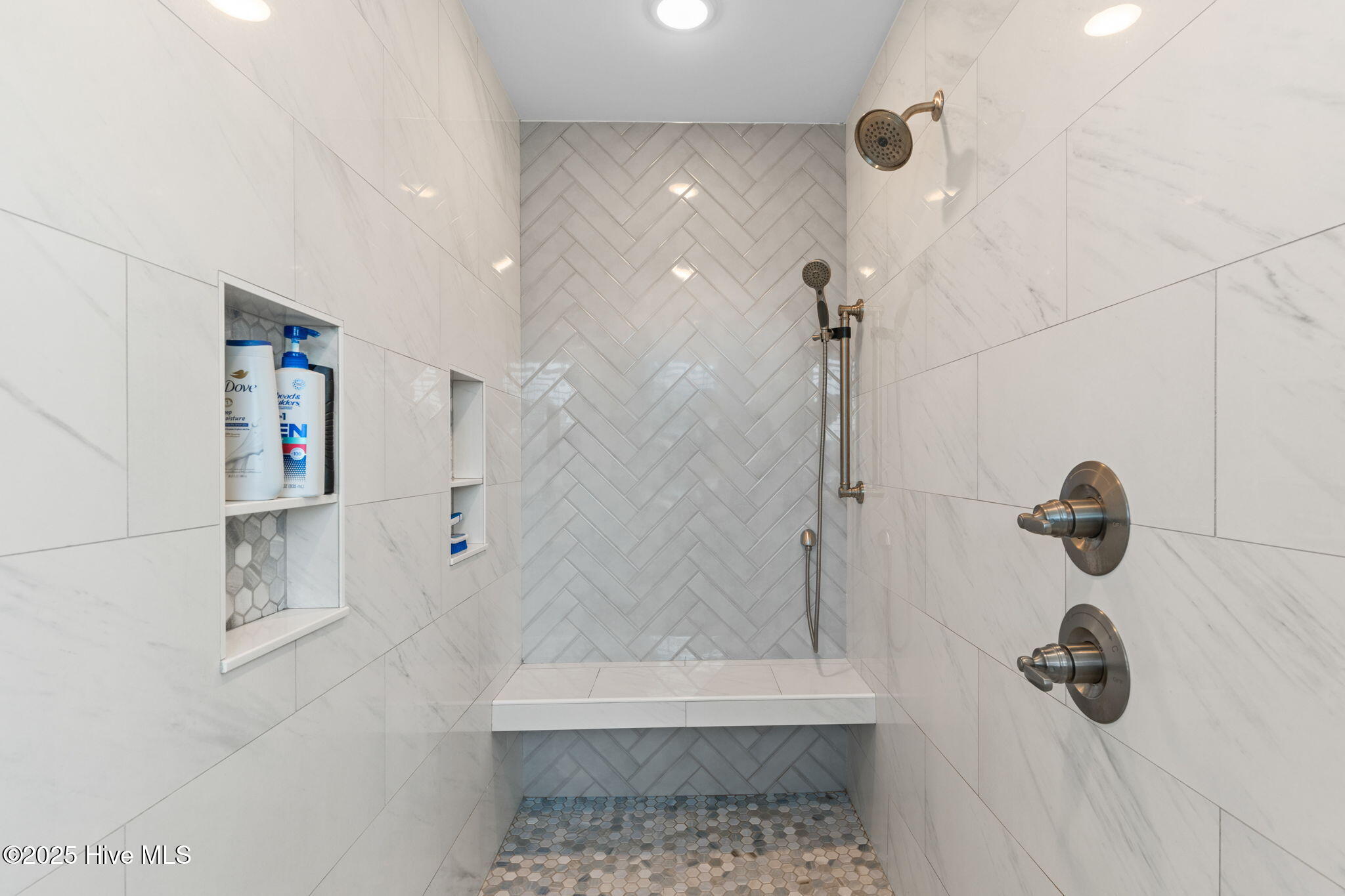 100527753 | Photo 66