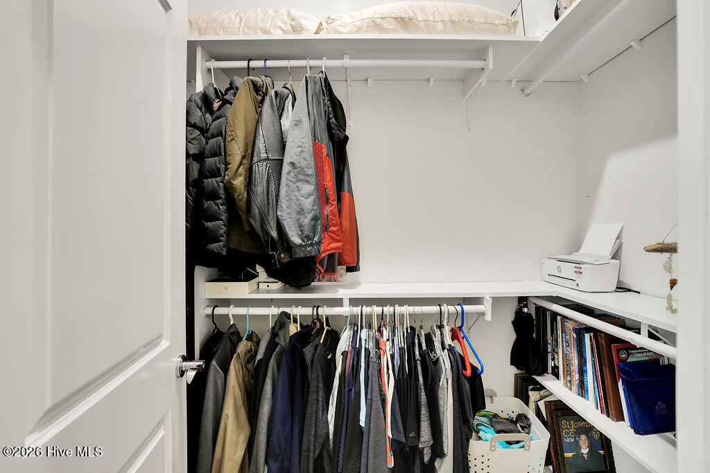 100558755 | Photo 25